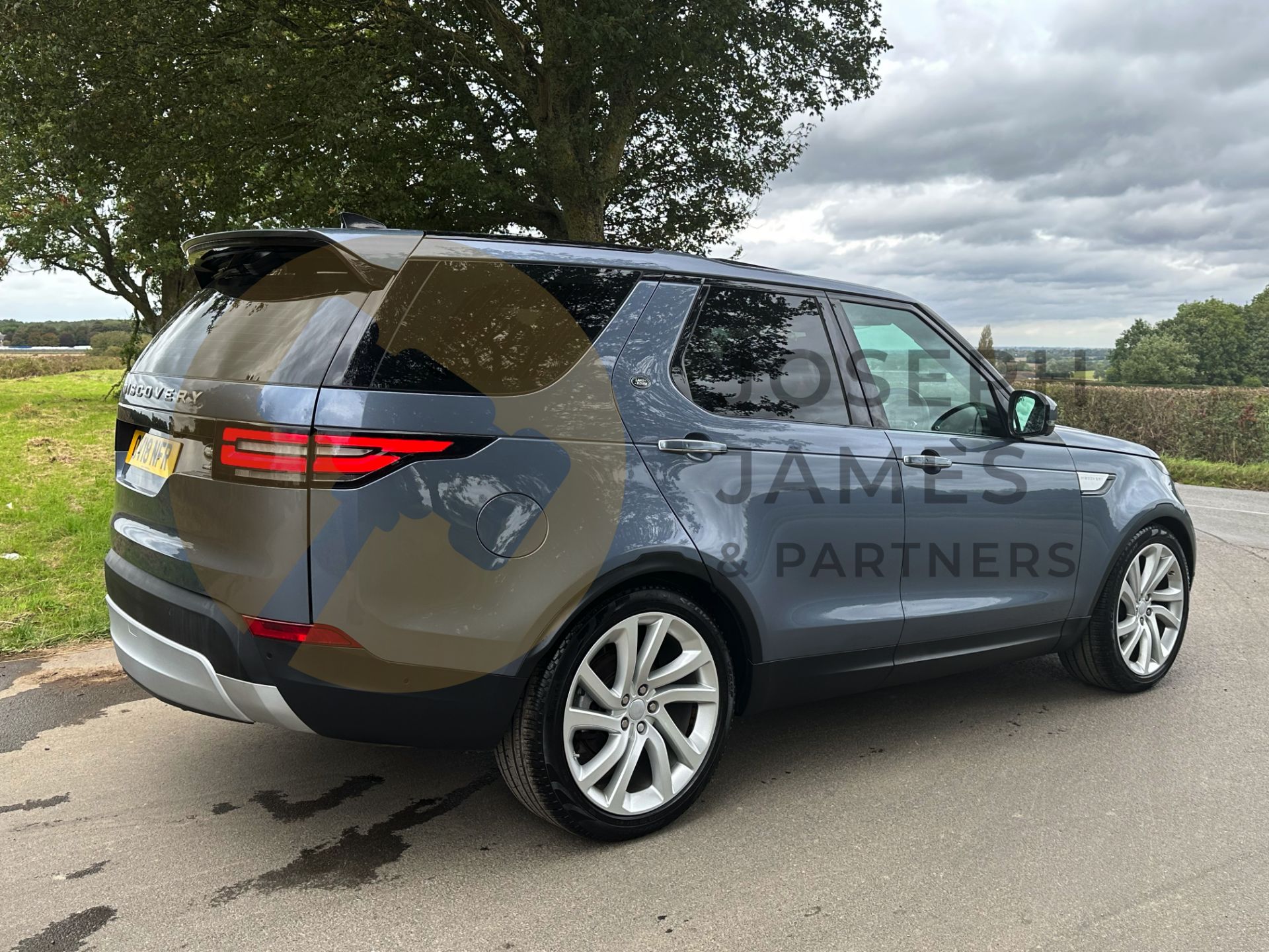 (ON SALE) LAND ROVER DISCOVERY 5 *HSE LUXURY* 7 SEATER SUV (2018 - FACELIFT MODEL) (LOW MILEAGE) - Image 13 of 66