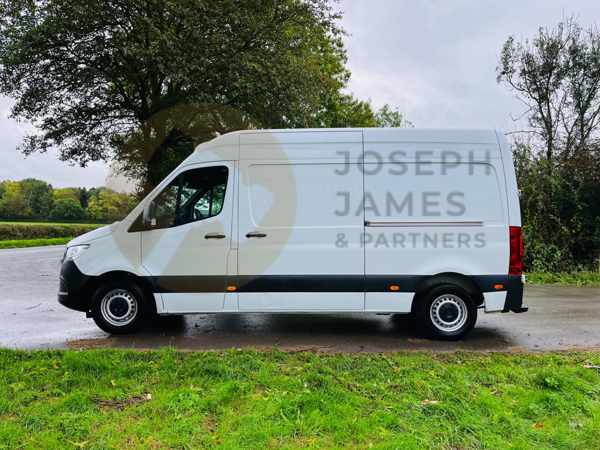 MERCEDES SPRINTER 314CDI "AUTO" FRIDGE / FREEZER VAN (2021 MODEL) LOW MILEAGE - OVERNIGHT STANDBY - Image 8 of 32