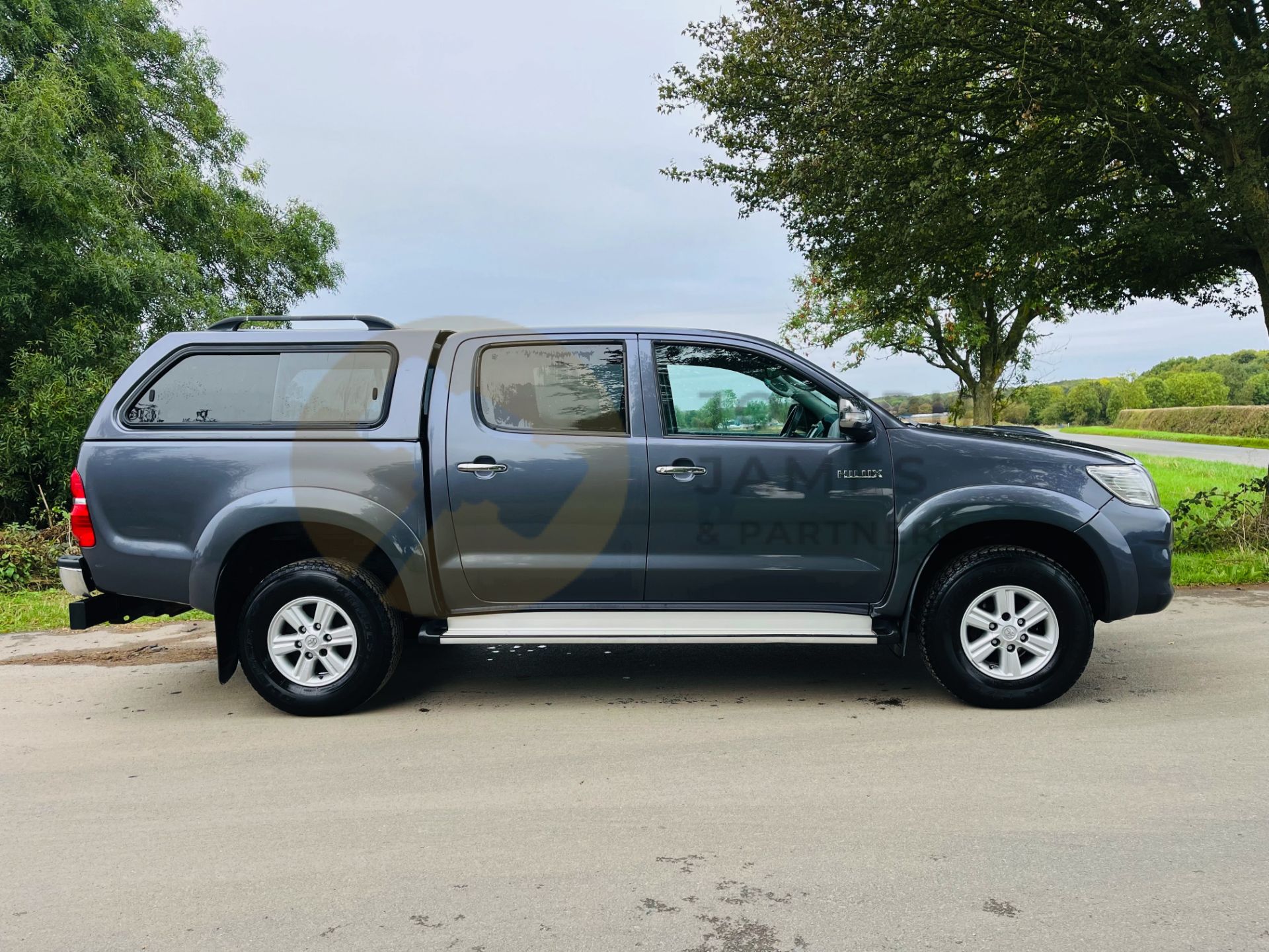 TOYOTA HILUX 2.5 D-4D HL3 (12 REG) FULL STAMPED HISTORY (AC) ELECTRIC PACK - FITTED CANOPY (NO VAT) - Image 12 of 31