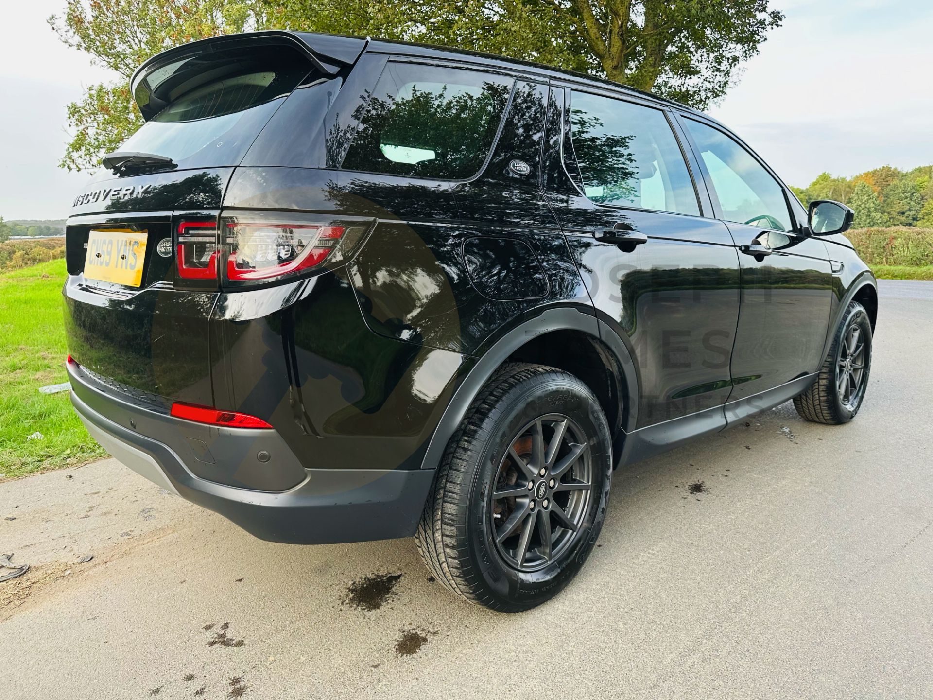 ON SALE LAND ROVER DISCOVERY SPORT (69 REG) - *2020 FACELIFT MODEL* - 1 OWNER FROM NEW - Image 16 of 39