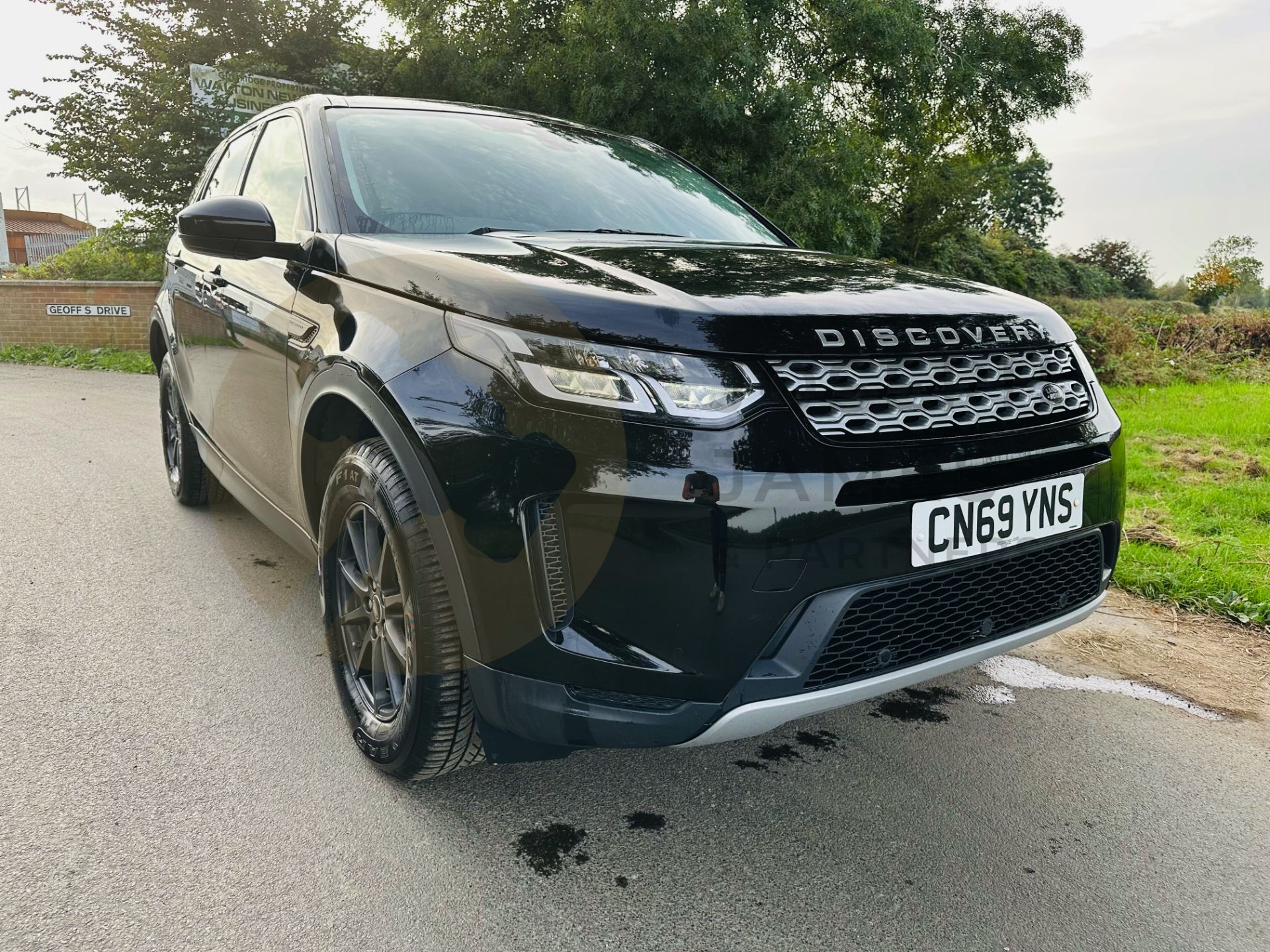 ON SALE LAND ROVER DISCOVERY SPORT (69 REG) - *2020 FACELIFT MODEL* - 1 OWNER FROM NEW - Image 3 of 39