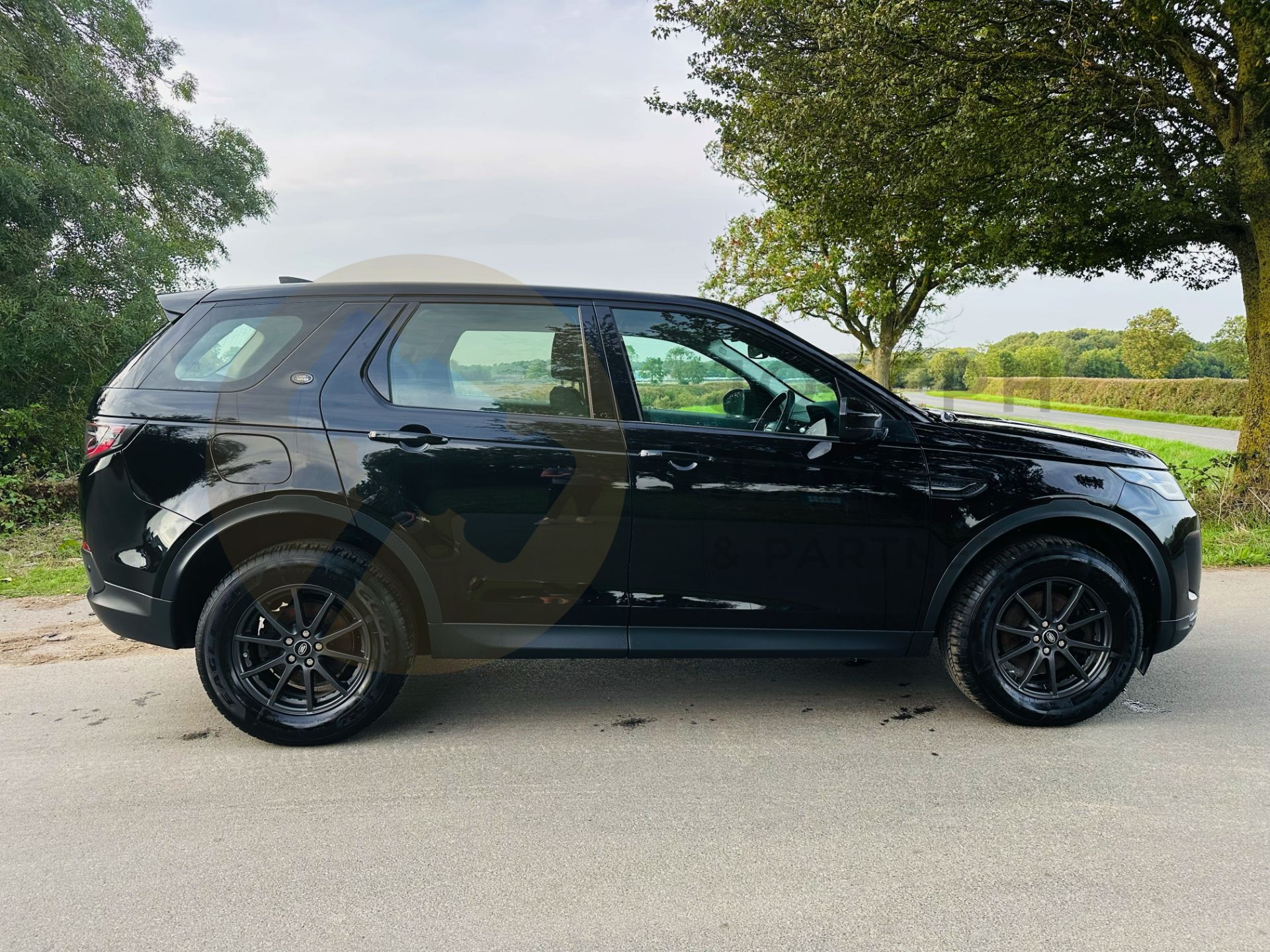 ON SALE LAND ROVER DISCOVERY SPORT (69 REG) - *2020 FACELIFT MODEL* - 1 OWNER FROM NEW - Image 18 of 39