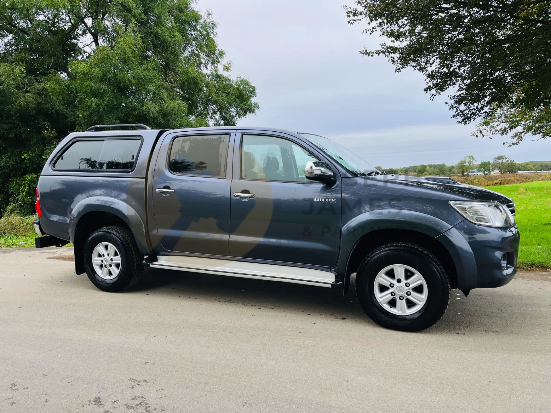 TOYOTA HILUX 2.5 D-4D HL3 (12 REG) FULL STAMPED HISTORY (AC) ELECTRIC PACK - FITTED CANOPY (NO VAT)