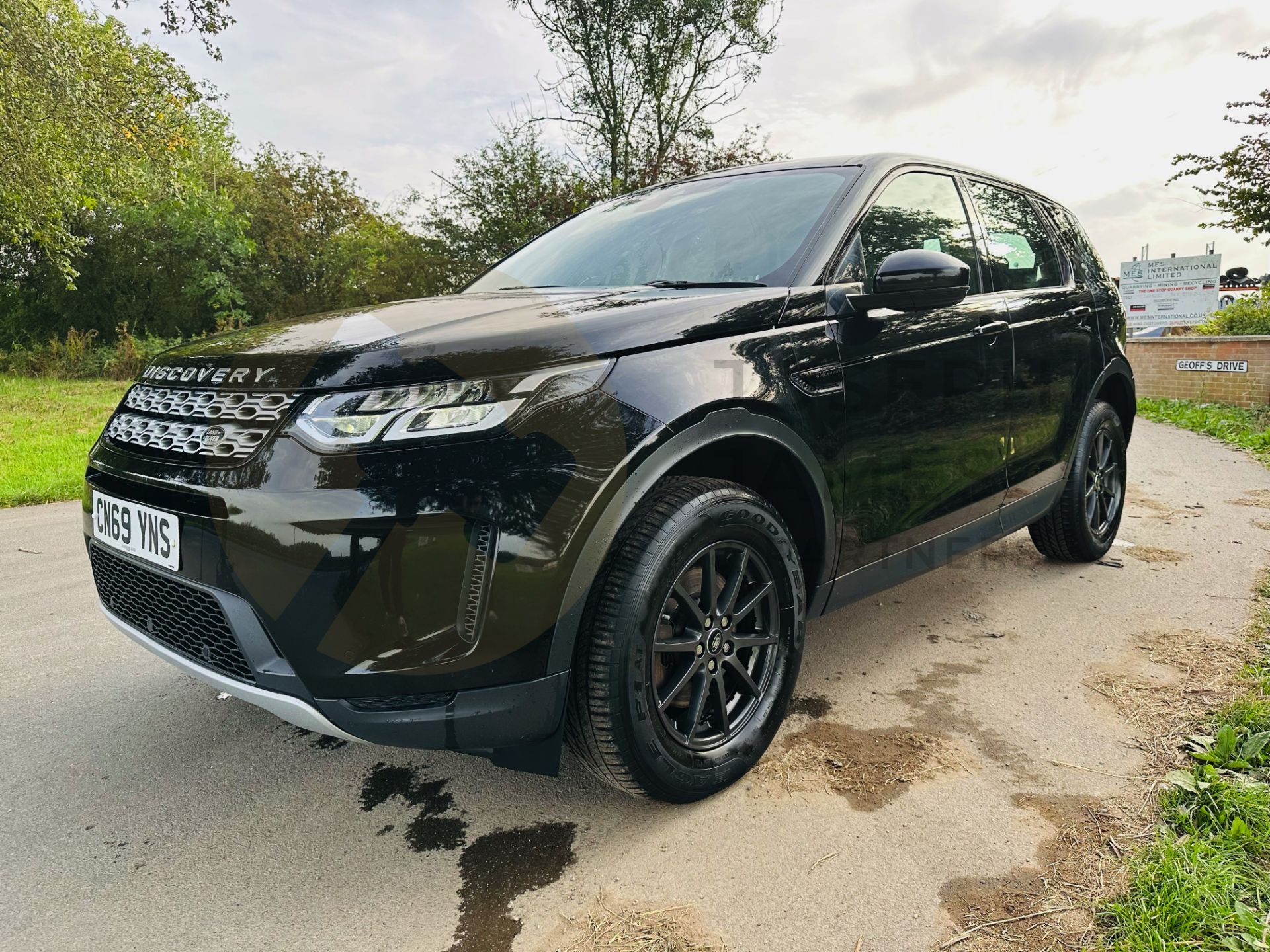 ON SALE LAND ROVER DISCOVERY SPORT (69 REG) - *2020 FACELIFT MODEL* - 1 OWNER FROM NEW - Image 6 of 39