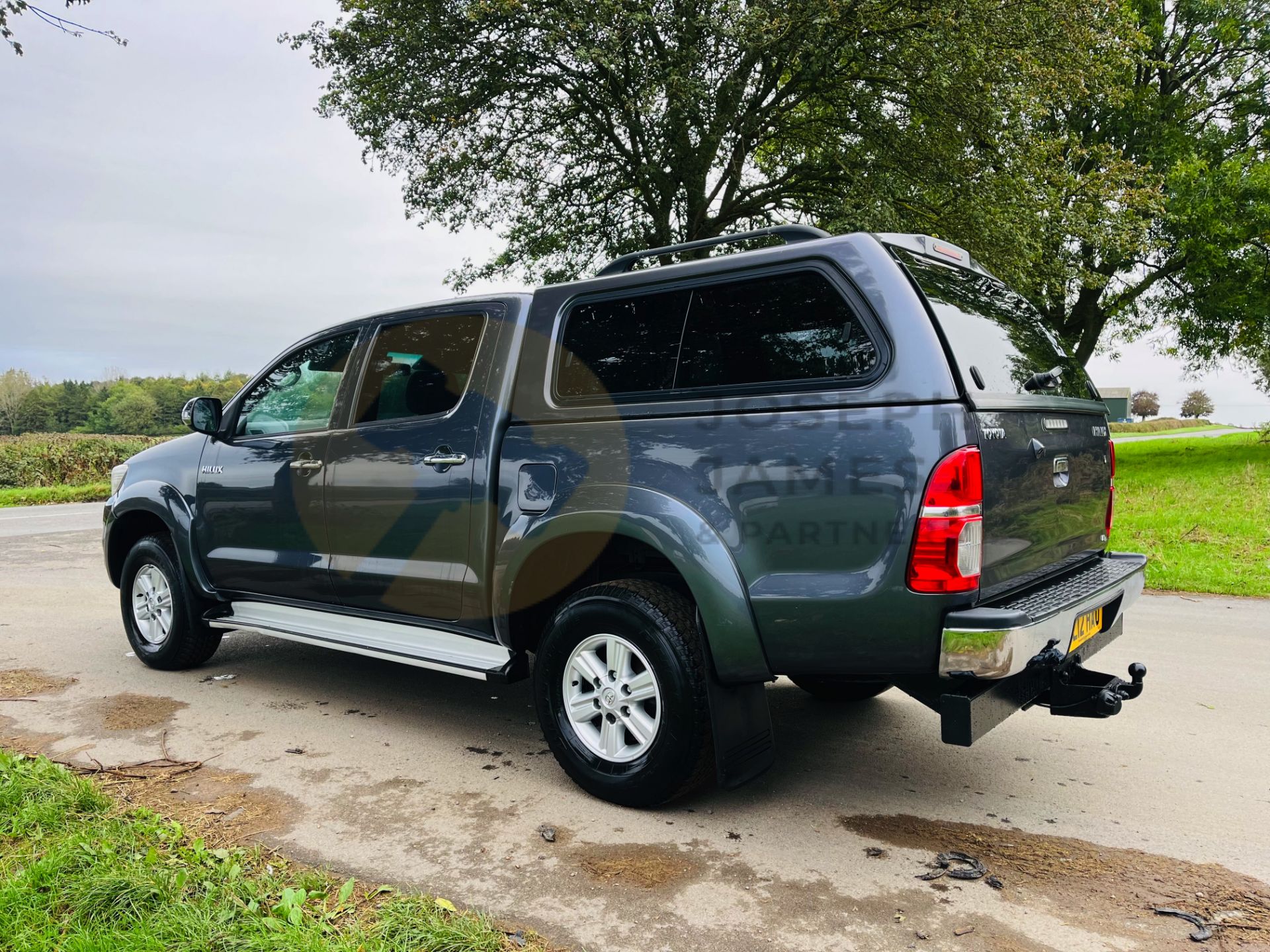 TOYOTA HILUX 2.5 D-4D HL3 (12 REG) FULL STAMPED HISTORY (AC) ELECTRIC PACK - FITTED CANOPY (NO VAT) - Image 9 of 31