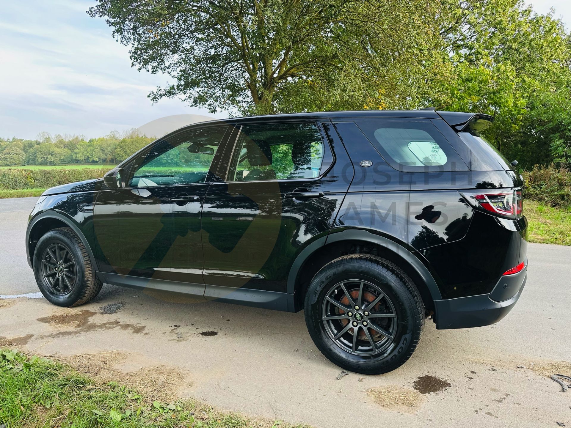 ON SALE LAND ROVER DISCOVERY SPORT (69 REG) - *2020 FACELIFT MODEL* - 1 OWNER FROM NEW - Image 9 of 39