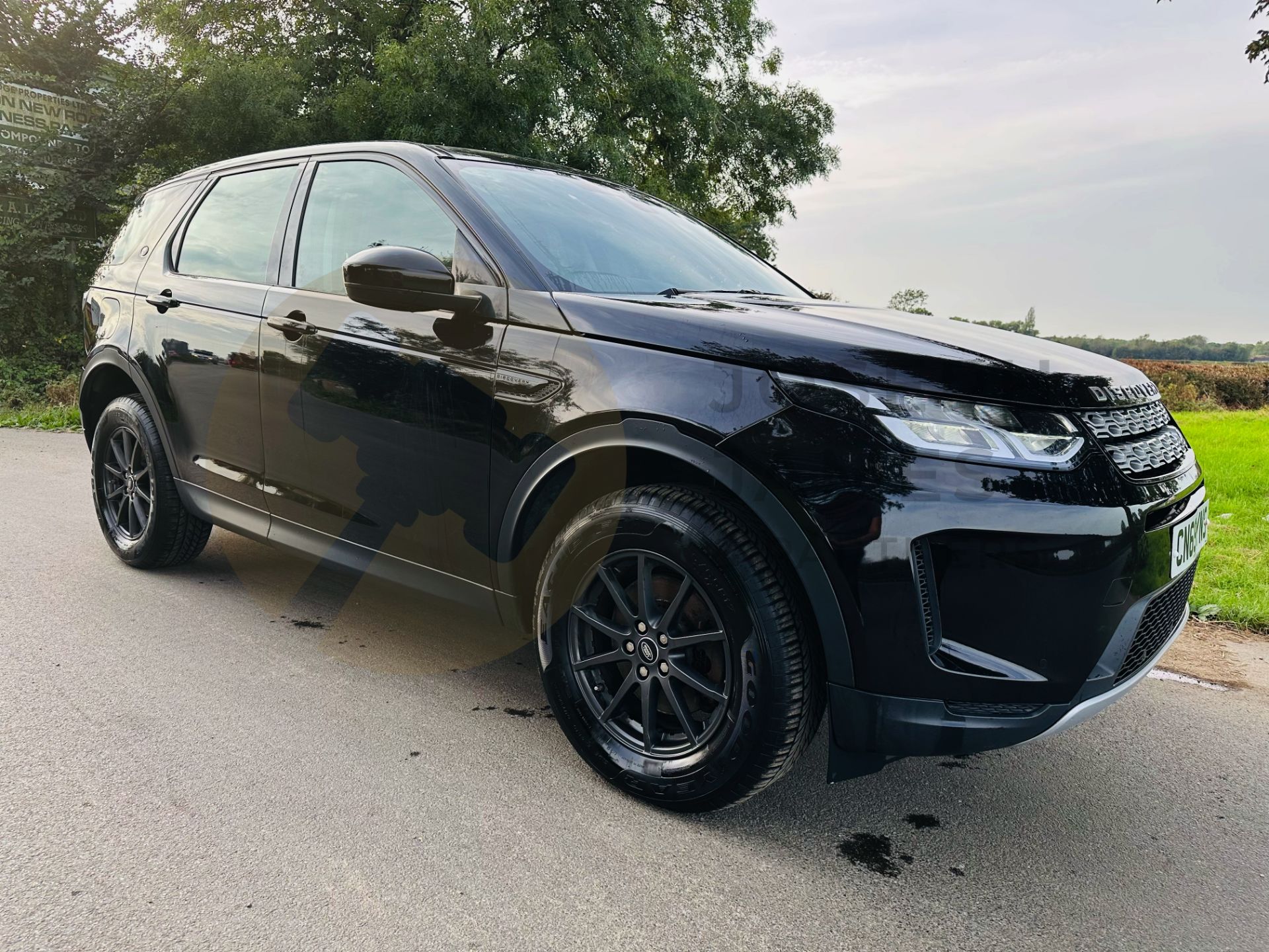 ON SALE LAND ROVER DISCOVERY SPORT (69 REG) - *2020 FACELIFT MODEL* - 1 OWNER FROM NEW - Image 2 of 39