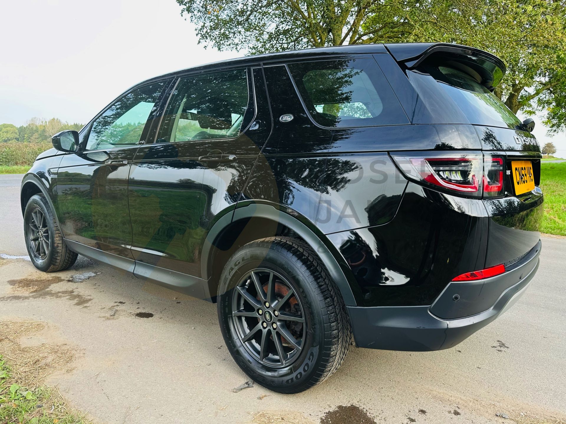 ON SALE LAND ROVER DISCOVERY SPORT (69 REG) - *2020 FACELIFT MODEL* - 1 OWNER FROM NEW - Image 10 of 39