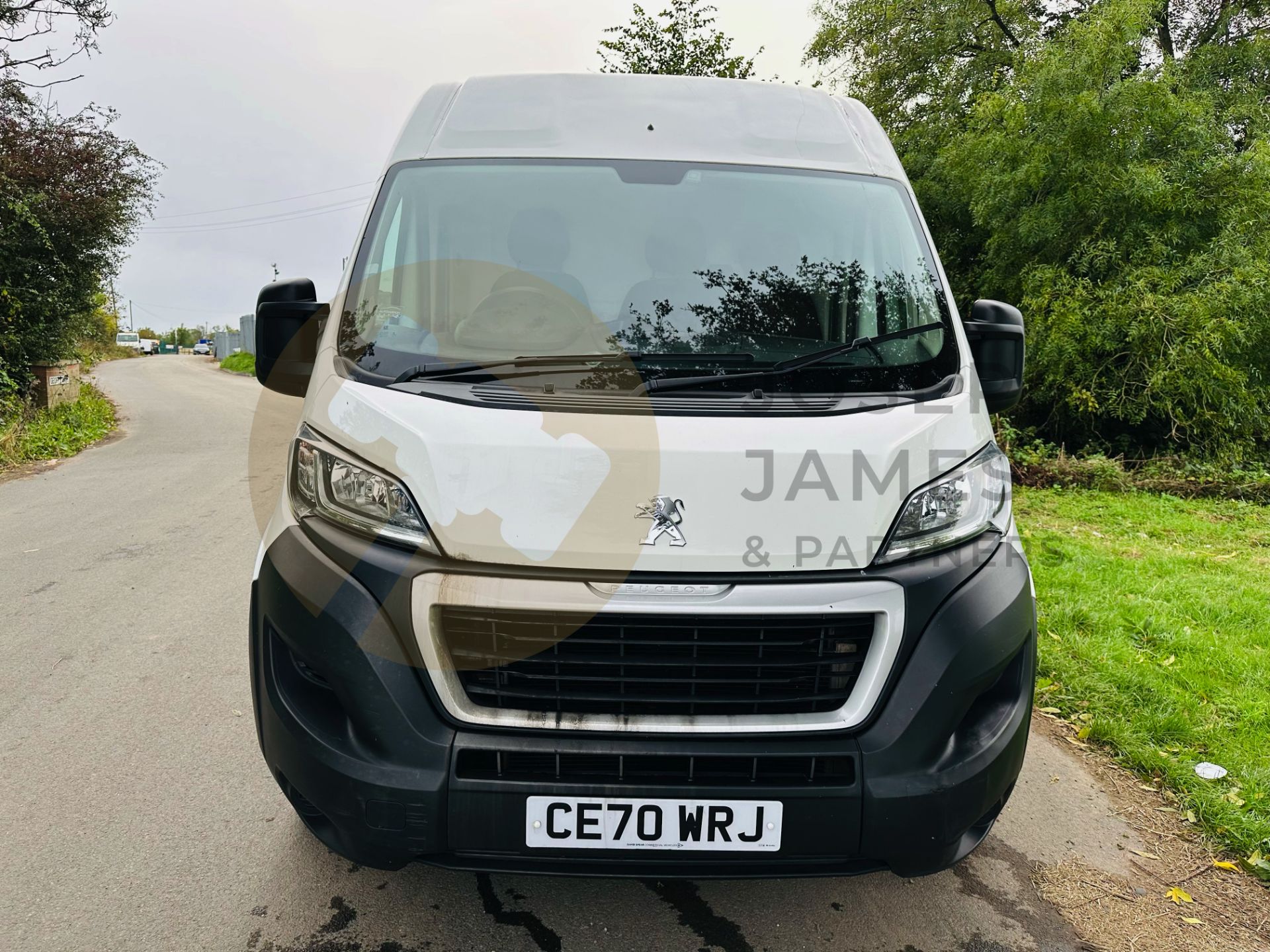 PEUGEOT BOXER 2.2 BLUE-HDI (140) "PROFESSIONAL" 2021 MODEL - ONLY 42K MILES - SAT NAV - AIR CON - Image 4 of 32