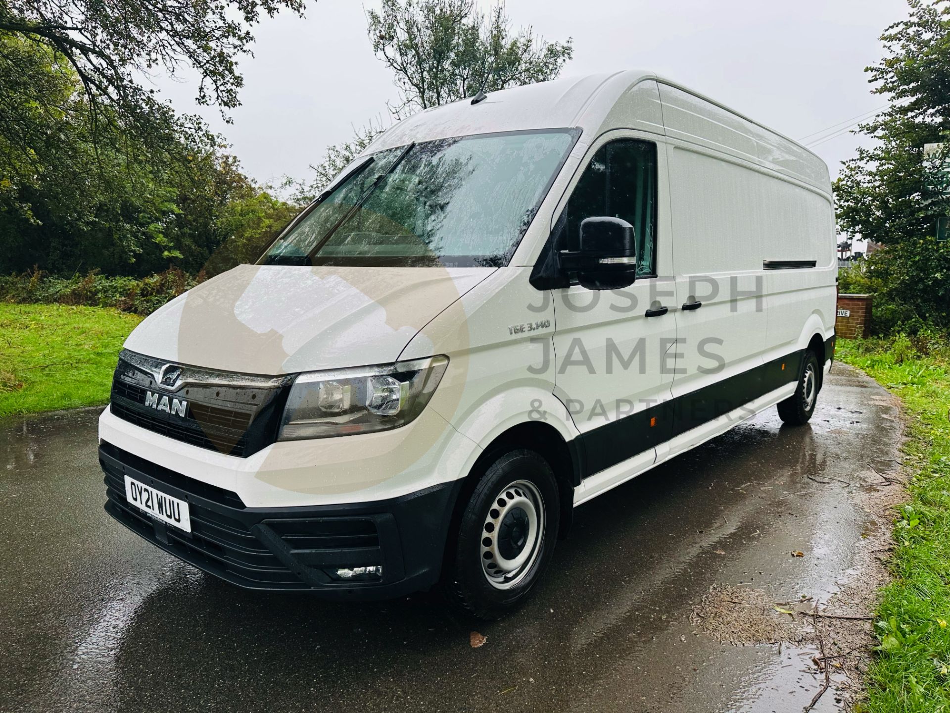 MAN TGE 3.140 *LWB HI-ROOF PANEL VAN* (2021 - NEW MODEL) 2.0 TDI - 6 SPEED *A/C & SAT NAV* (EURO 6) - Image 4 of 34