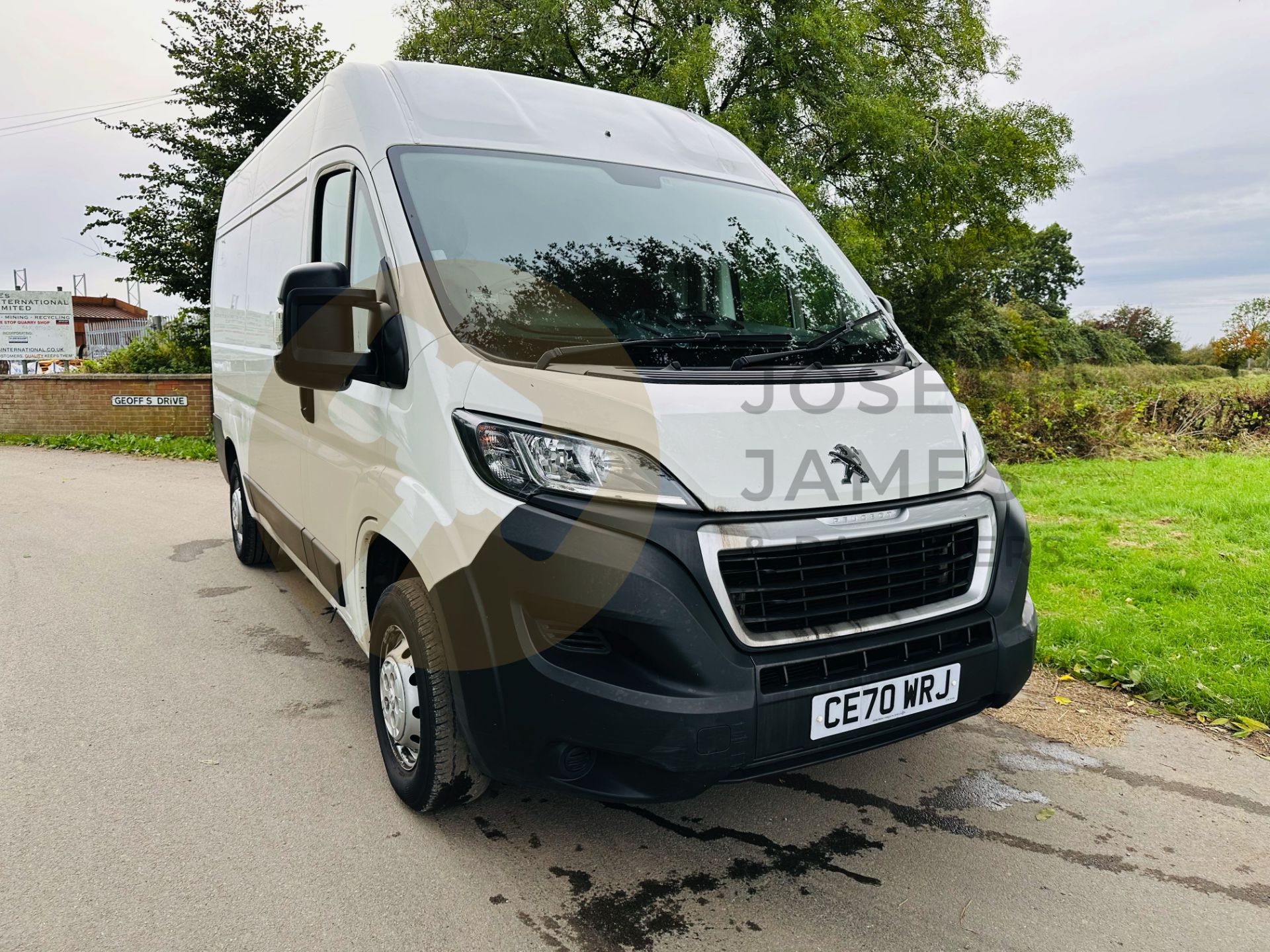 PEUGEOT BOXER 2.2 BLUE-HDI (140) "PROFESSIONAL" 2021 MODEL - ONLY 42K MILES - SAT NAV - AIR CON - Image 3 of 32