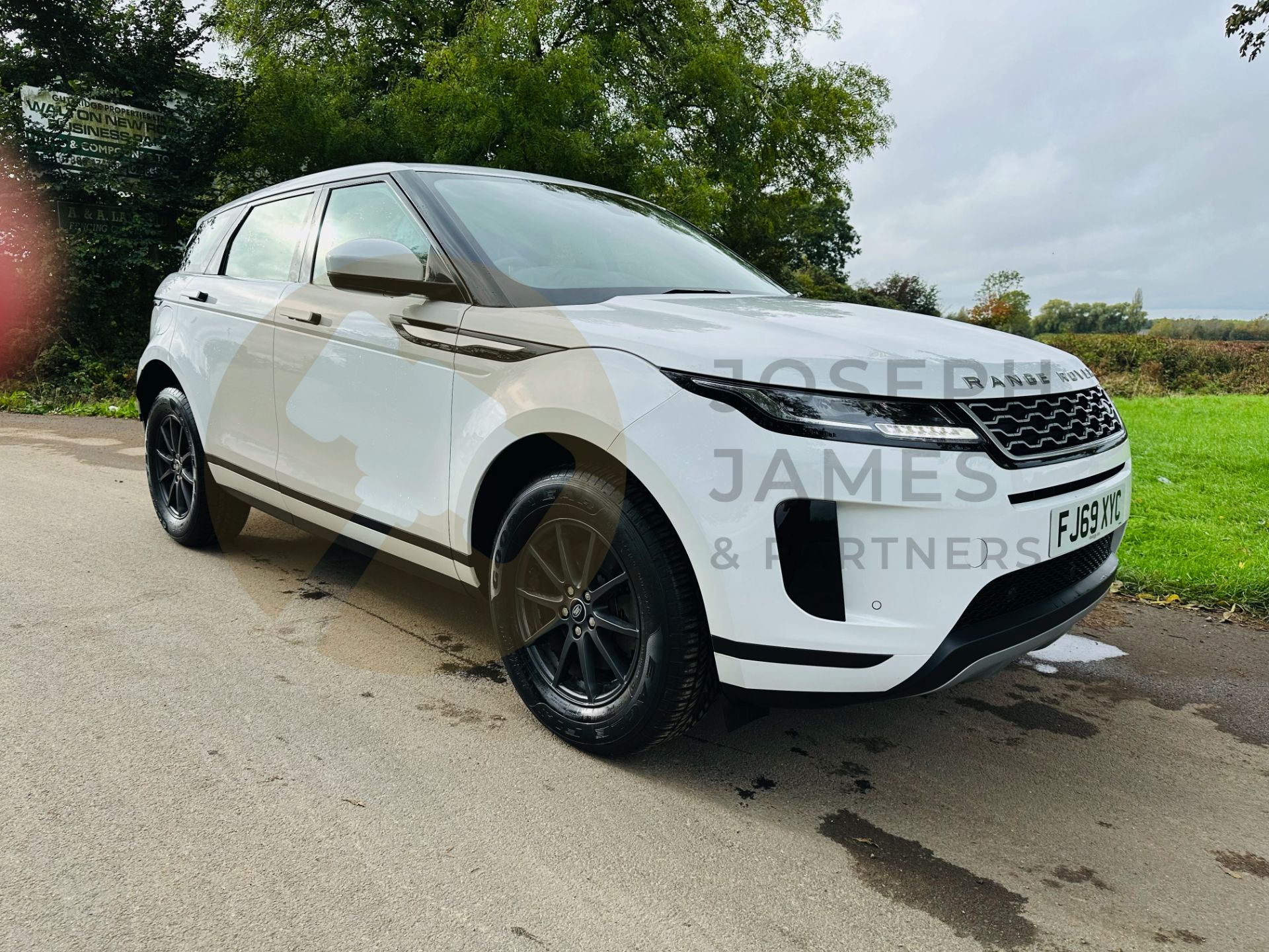 (ON SALE) LAND ROVER RANGE ROVER EVOQUE 2.0d AUTO-START STOP (2020 MODEL) ONLY 33K MILES FROM NEW - Image 2 of 41