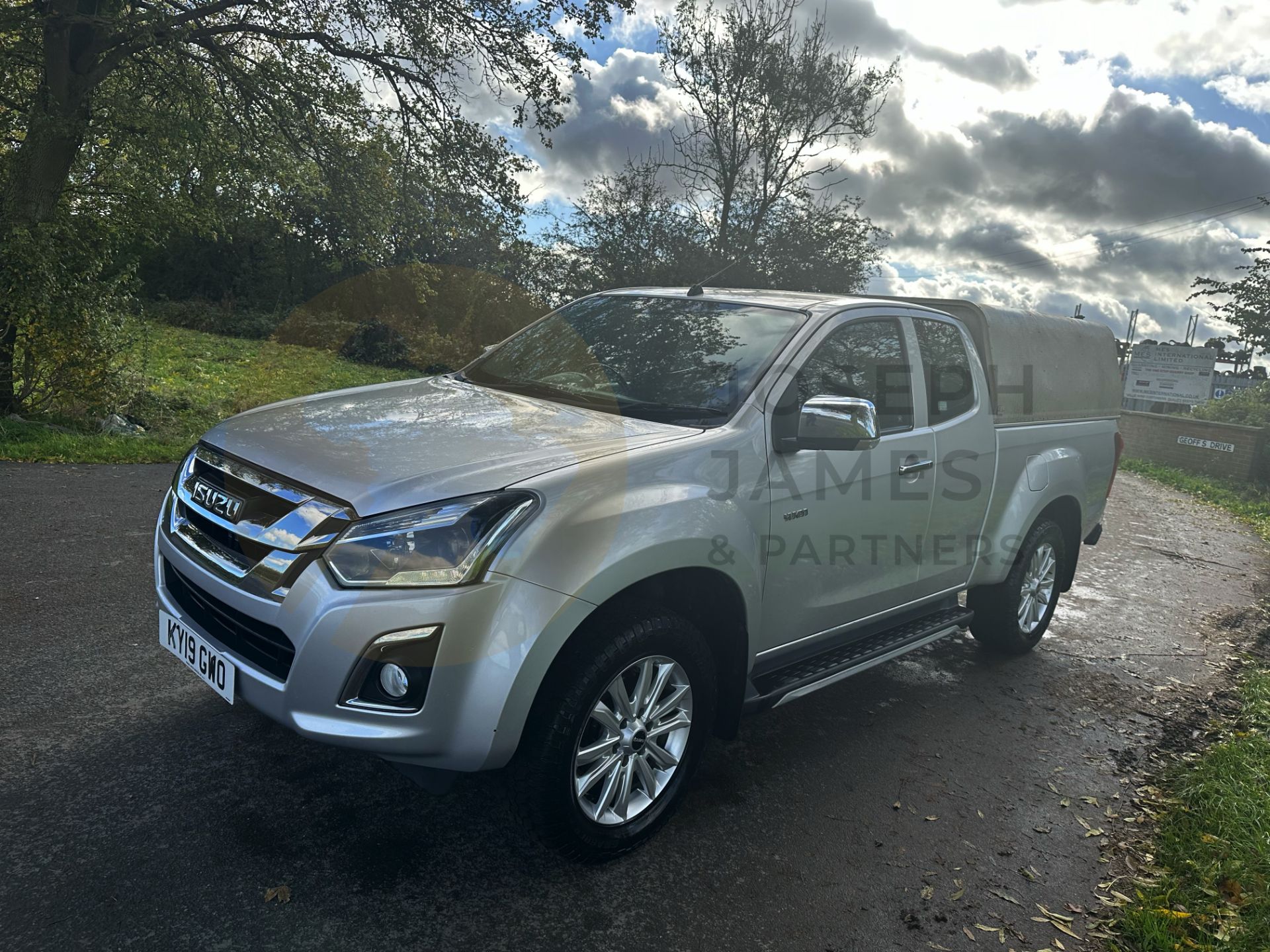 (ON SALE) ISUZU D-MAX YUKON *SUPER CAB PICK-UP* (2019 - FACELIFT MODEL) 1.9 TURBO DIESEL 'EURO 6' - Image 3 of 50