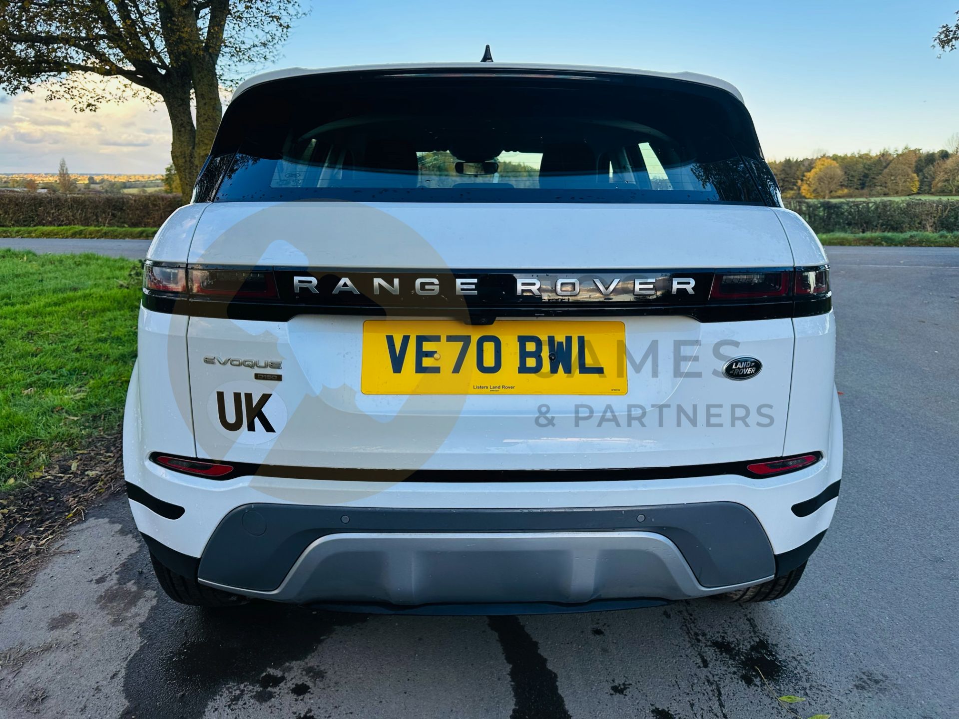 RANGE ROVER EVOQUE *5 DOOR SUV* (2021 - FACELIFT MODEL) 2.0 D150 - AUTO STOP/START *MASSIVE SPEC* - Image 11 of 38