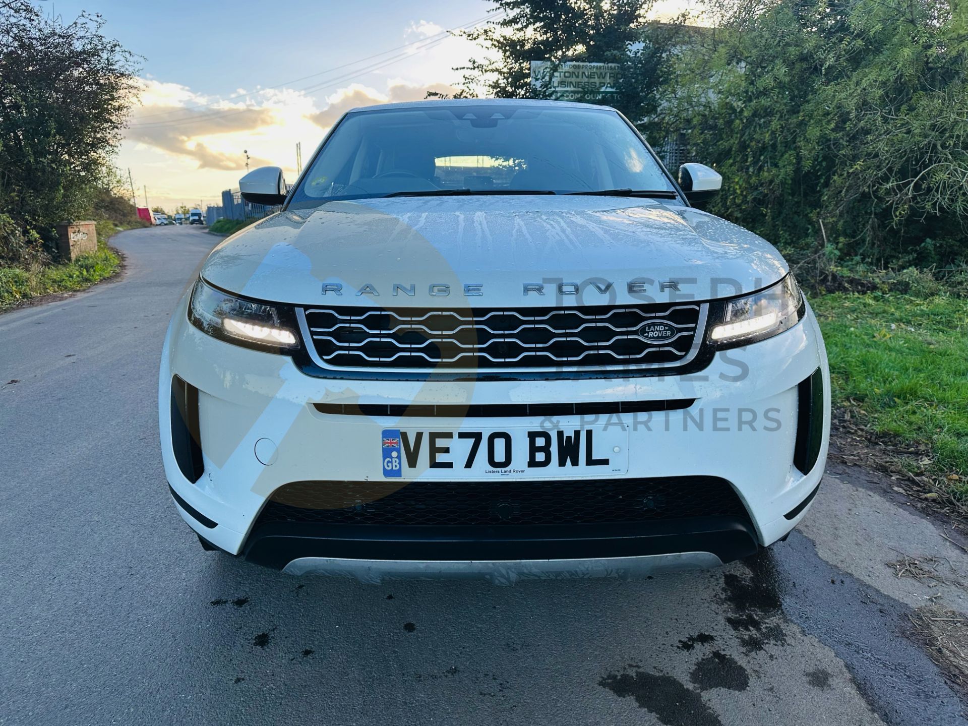 RANGE ROVER EVOQUE *5 DOOR SUV* (2021 - FACELIFT MODEL) 2.0 D150 - AUTO STOP/START *MASSIVE SPEC* - Image 4 of 38