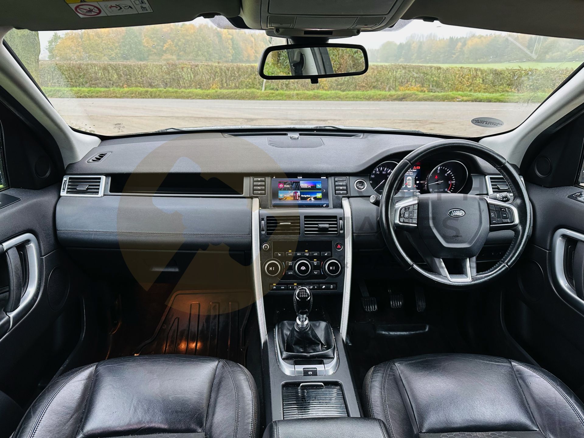 (ON SALE) LAND ROVER DISCOVERY SPORT *SE TECH* 2017 MODEL - FULL SERVICE HISTORY -1 OWNER - NO VAT!! - Image 24 of 43