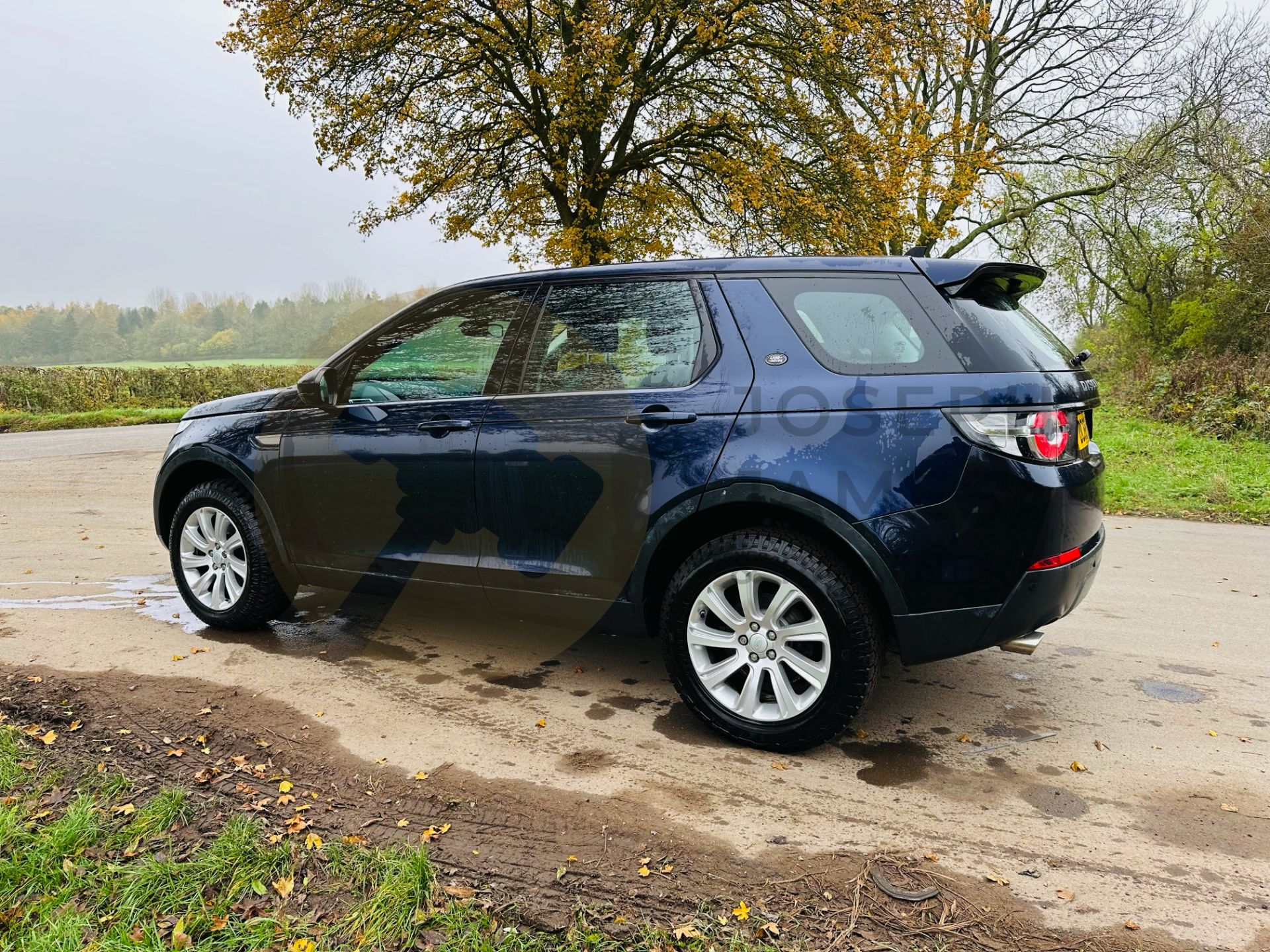 (ON SALE) LAND ROVER DISCOVERY SPORT *SE TECH* 2017 MODEL - FULL SERVICE HISTORY -1 OWNER - NO VAT!! - Image 9 of 43