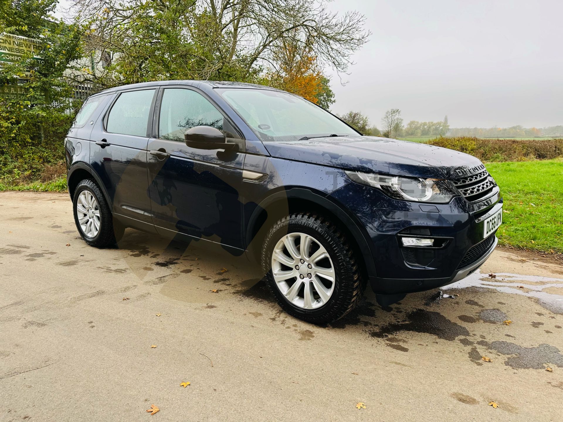 (ON SALE) LAND ROVER DISCOVERY SPORT *SE TECH* 2017 MODEL - FULL SERVICE HISTORY -1 OWNER - NO VAT!! - Image 2 of 43