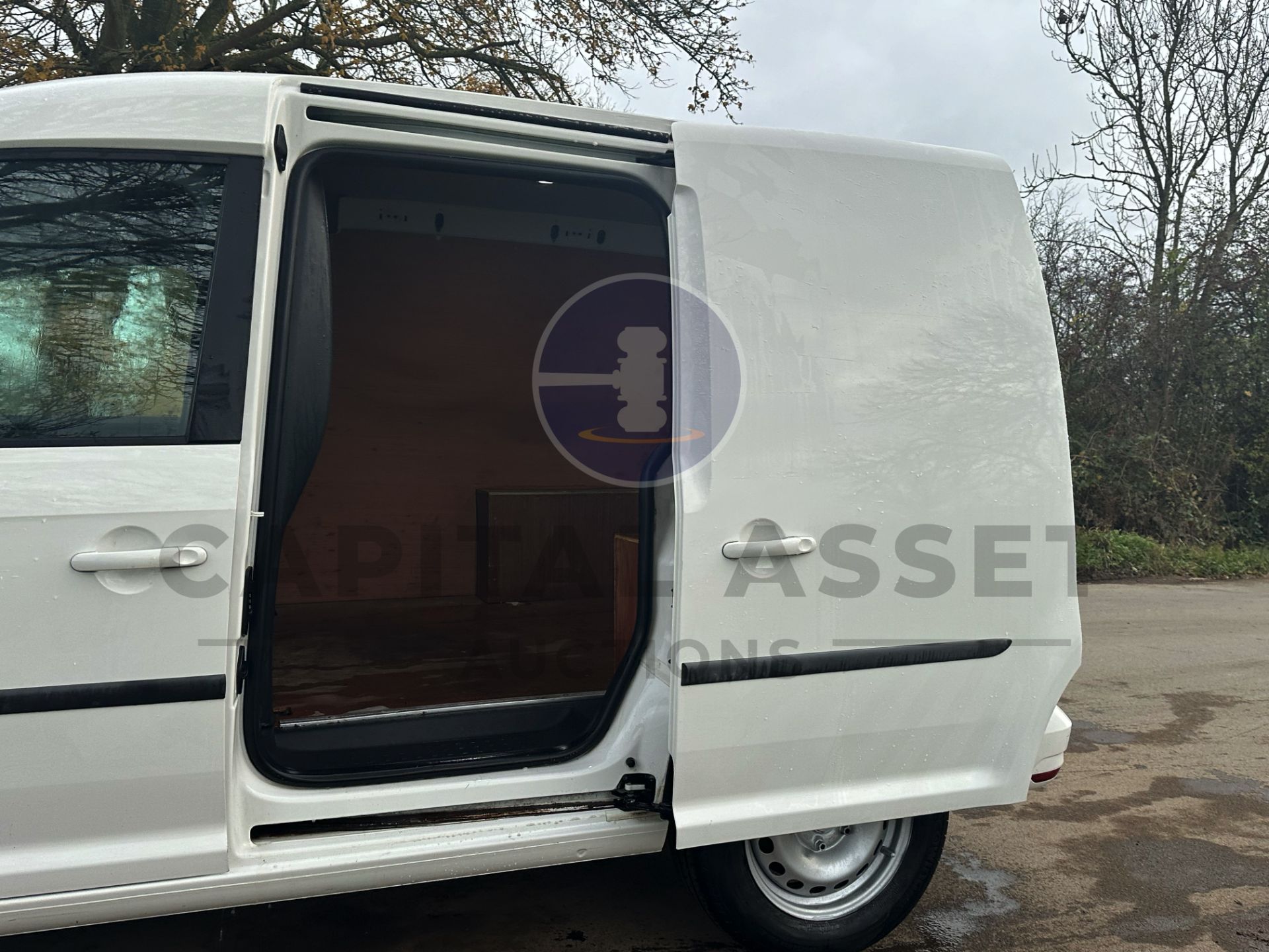 (On Sale) VOLKSWAGEN CADDY 2.0TDI BMT *TRENDLINE EDITION* 1 OWNER FSH (2019 MODEL) AIR CON - EURO 6 - Image 20 of 38