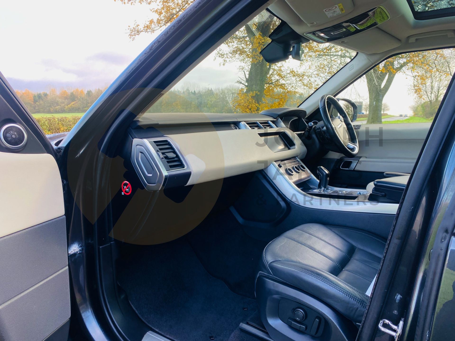 (ON SALE) RANGE ROVER SPORT "HSE" AUTO (NEW SHAPE) 17 REG - LEATHER - PANORAMIC ROOF - SAT NAV - - Image 21 of 47