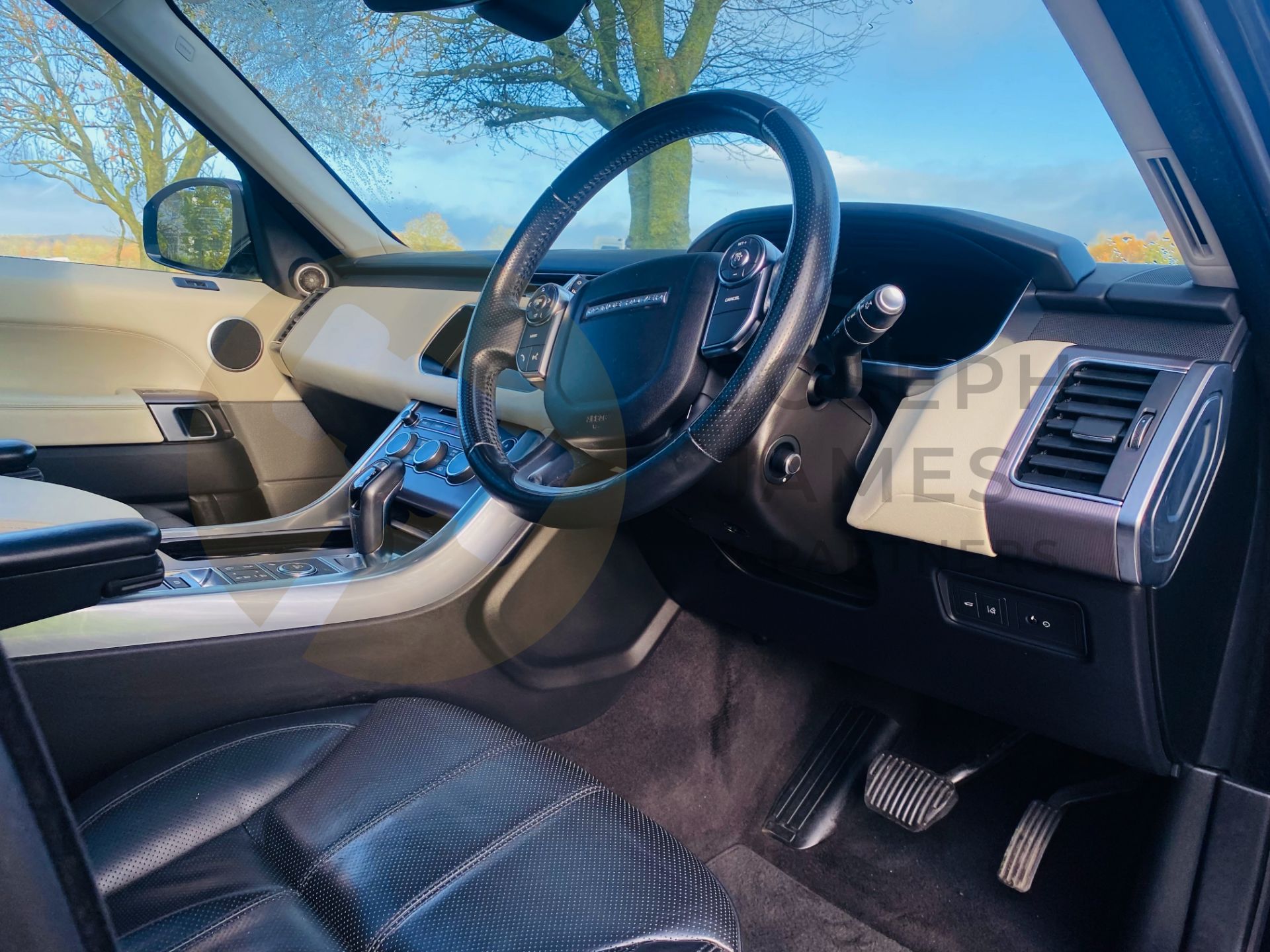 (ON SALE) RANGE ROVER SPORT "HSE" AUTO (NEW SHAPE) 17 REG - LEATHER - PANORAMIC ROOF - SAT NAV - - Image 33 of 47