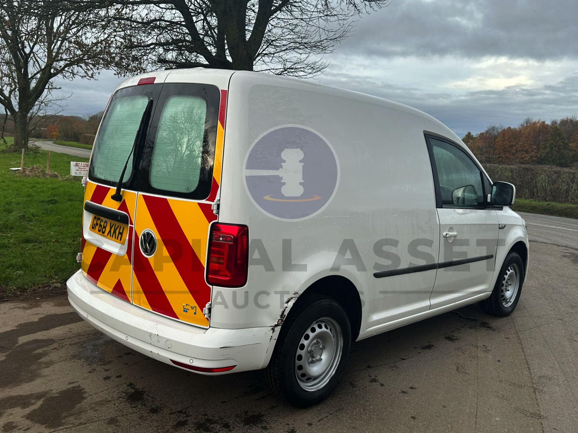 (On Sale) VOLKSWAGEN CADDY 2.0TDI BMT *TRENDLINE EDITION* 1 OWNER FSH (2019 MODEL) AIR CON - EURO 6 - Image 11 of 38