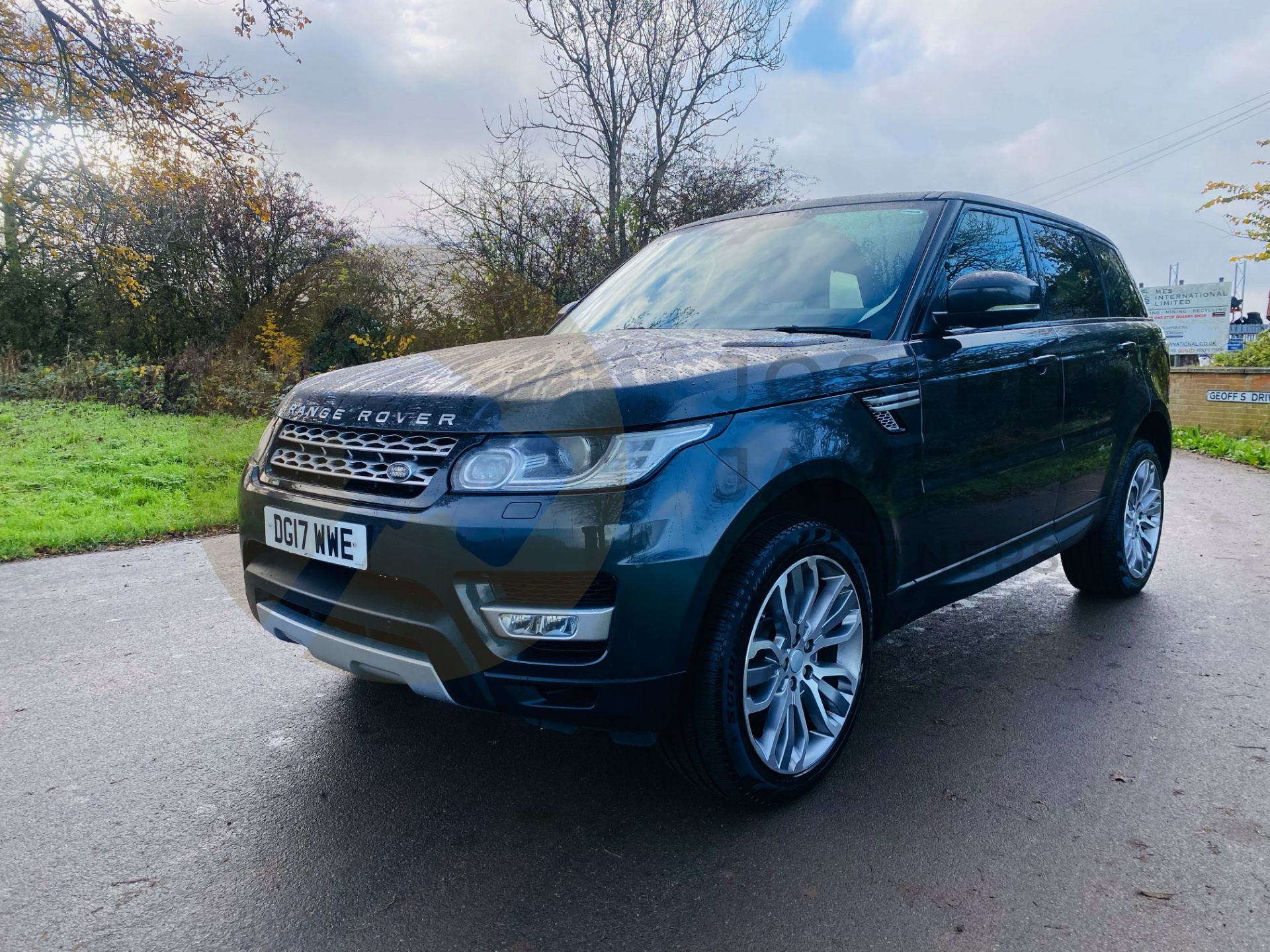 (ON SALE) RANGE ROVER SPORT "HSE" AUTO (NEW SHAPE) 17 REG - LEATHER - PANORAMIC ROOF - SAT NAV - - Image 5 of 47