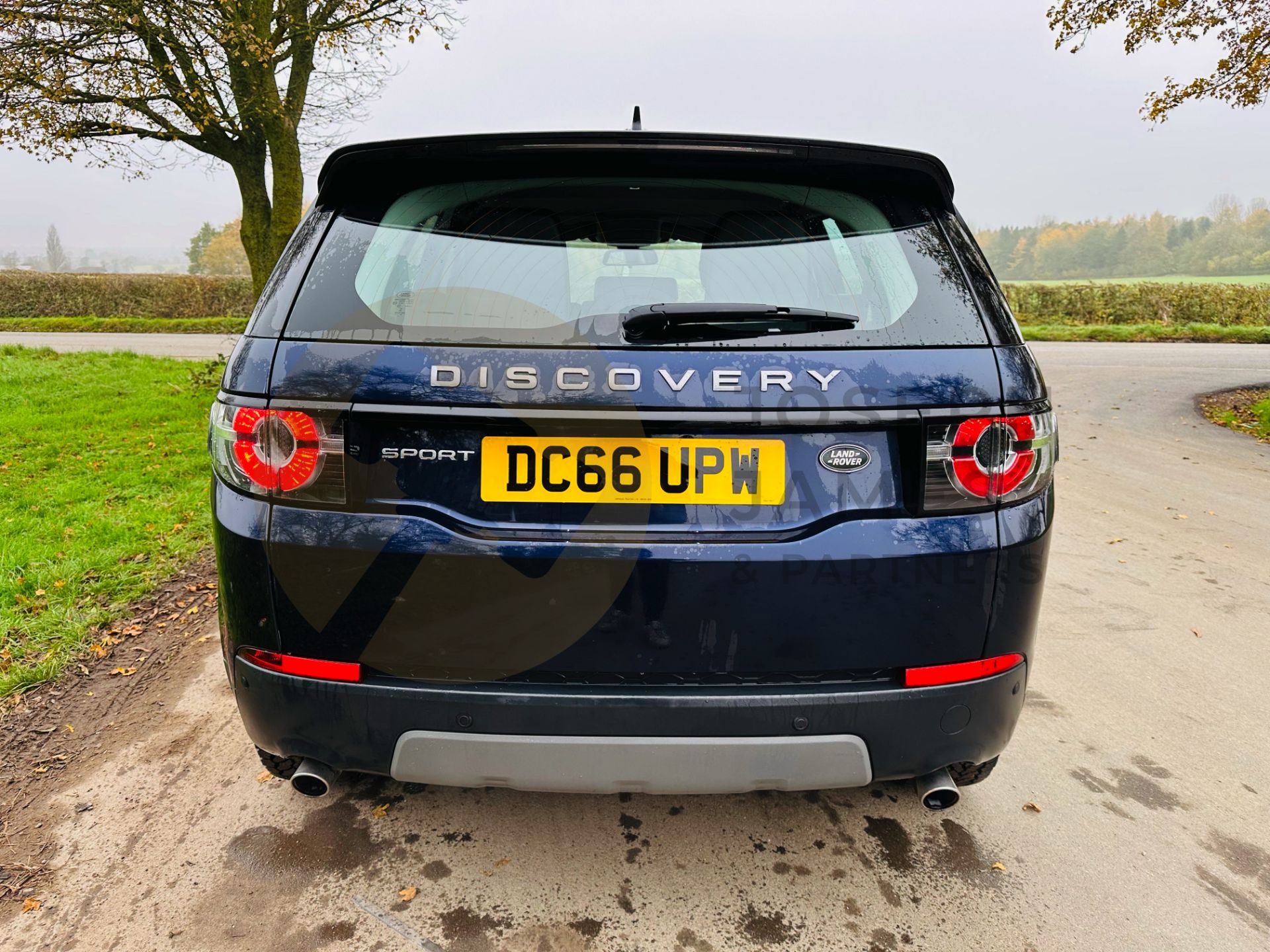 (ON SALE) LAND ROVER DISCOVERY SPORT *SE TECH* 2017 MODEL - FULL SERVICE HISTORY -1 OWNER - NO VAT!! - Image 12 of 43