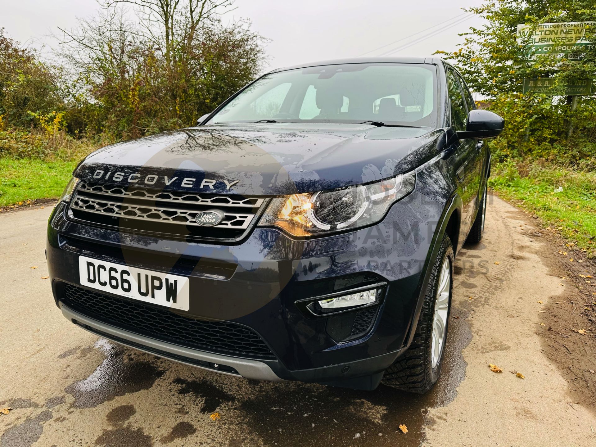 (ON SALE) LAND ROVER DISCOVERY SPORT *SE TECH* 2017 MODEL - FULL SERVICE HISTORY -1 OWNER - NO VAT!! - Image 5 of 43