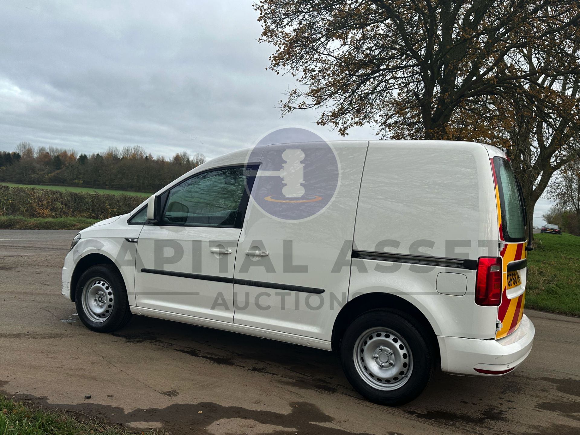 (On Sale) VOLKSWAGEN CADDY 2.0TDI BMT *TRENDLINE EDITION* 1 OWNER FSH (2019 MODEL) AIR CON - EURO 6 - Image 8 of 38