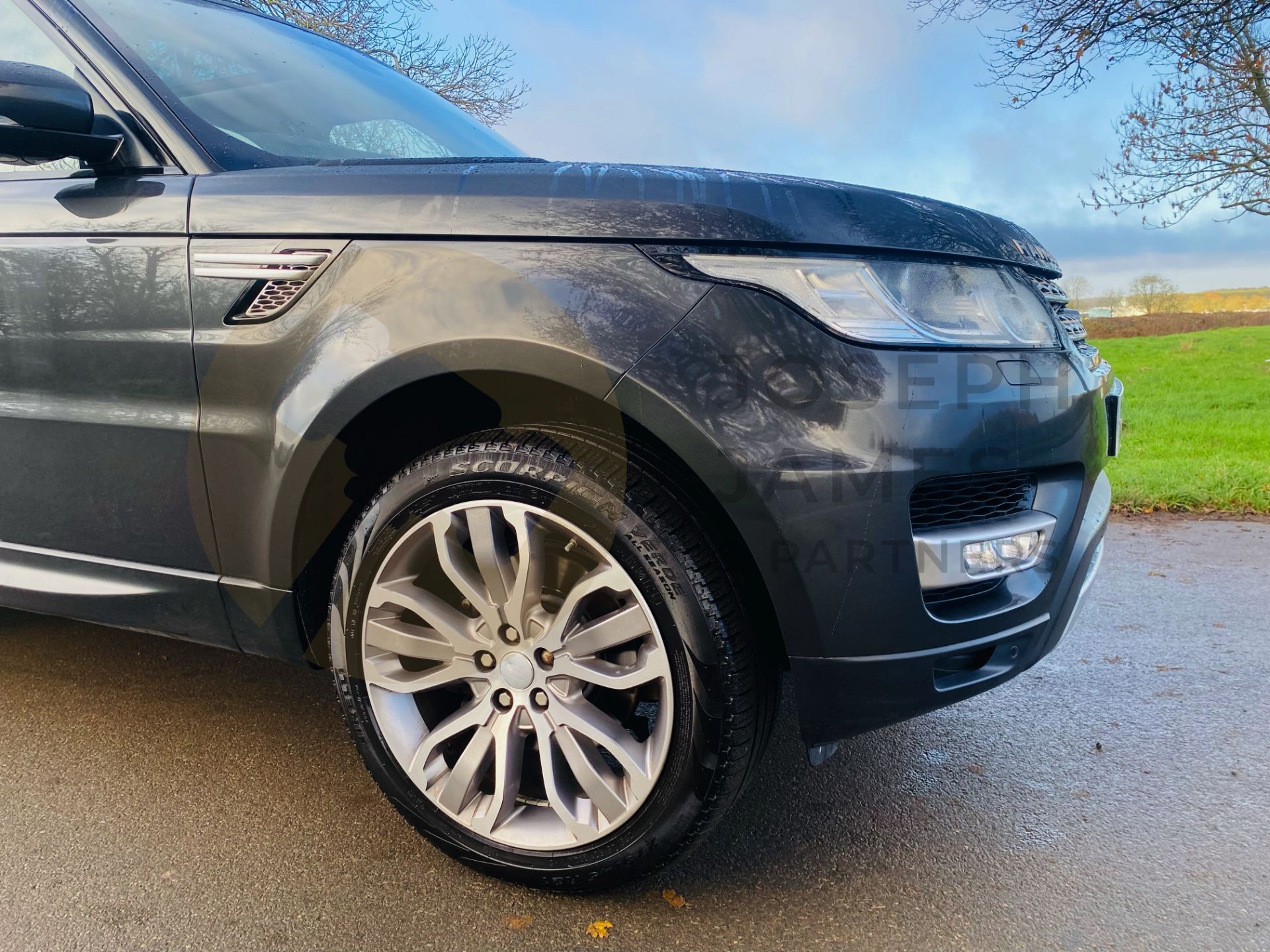 (ON SALE) RANGE ROVER SPORT "HSE" AUTO (NEW SHAPE) 17 REG - LEATHER - PANORAMIC ROOF - SAT NAV - - Image 12 of 47