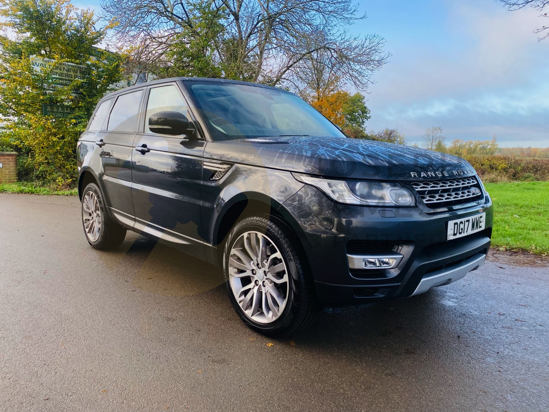 (ON SALE) RANGE ROVER SPORT "HSE" AUTO (NEW SHAPE) 17 REG - LEATHER - PANORAMIC ROOF - SAT NAV - - Image 2 of 47