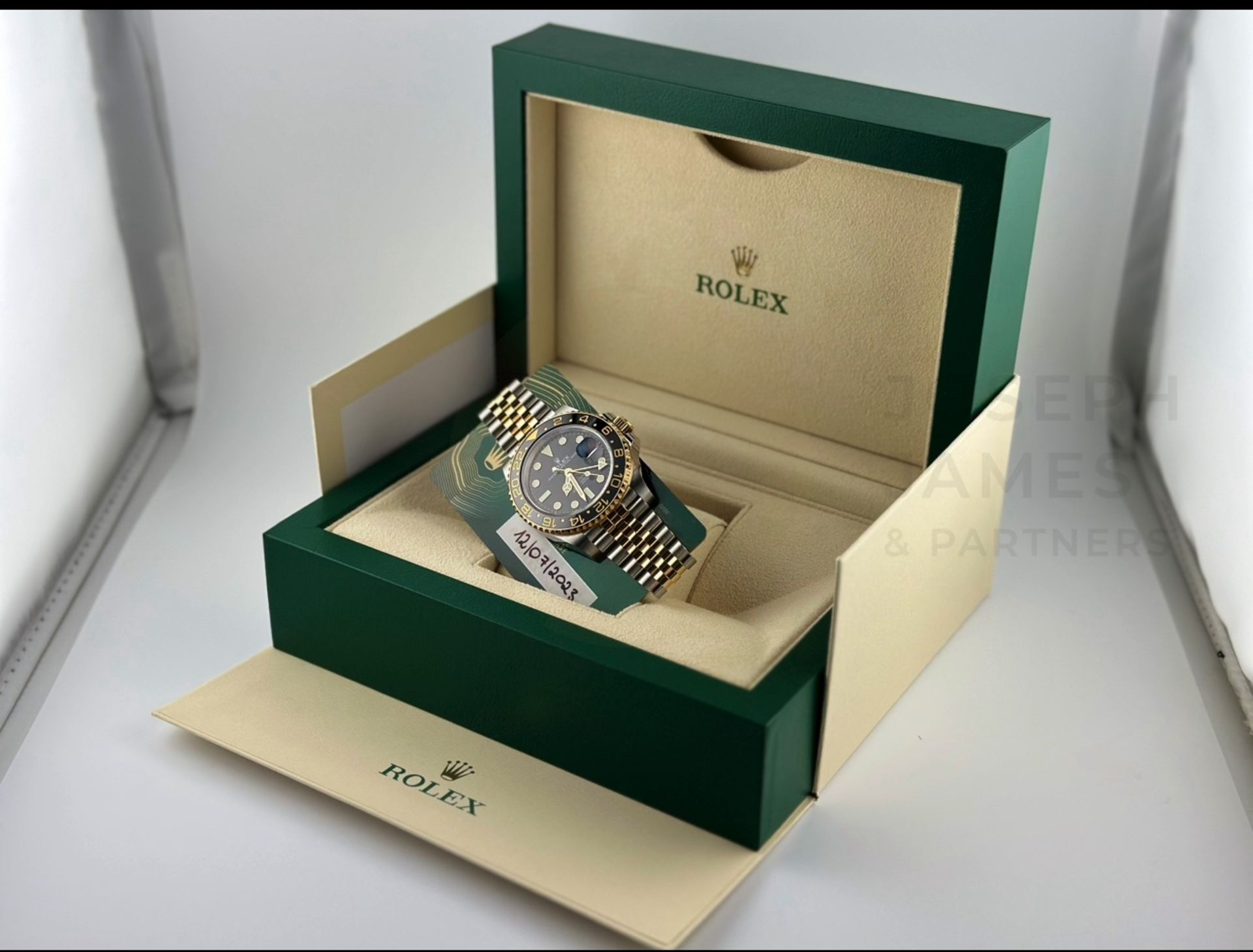 ROLEX GMT-MASTER II *GUINNESS* (JULY 2023 - UNWORN) 18CT GOLD & OYSTER STEEL *NEW 2023 RELEASE* - Image 13 of 37