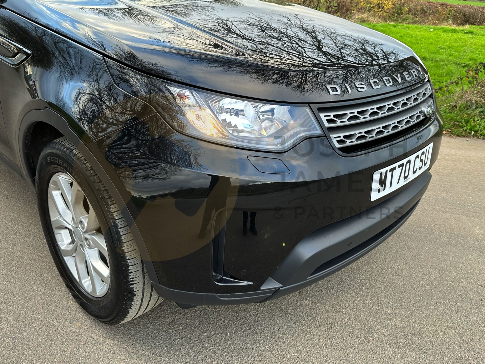 LAND ROVER DISCOVERY 5 *ALL NEW MODEL* (2021 - EURO 6) 8 SPEED AUTO (1 OWNER) *ONLY 19,000 MILES* - Image 15 of 50