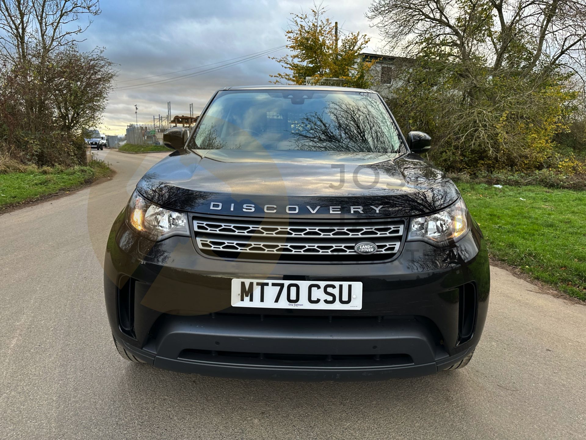 LAND ROVER DISCOVERY 5 *ALL NEW MODEL* (2021 - EURO 6) 8 SPEED AUTO (1 OWNER) *ONLY 19,000 MILES* - Image 4 of 50
