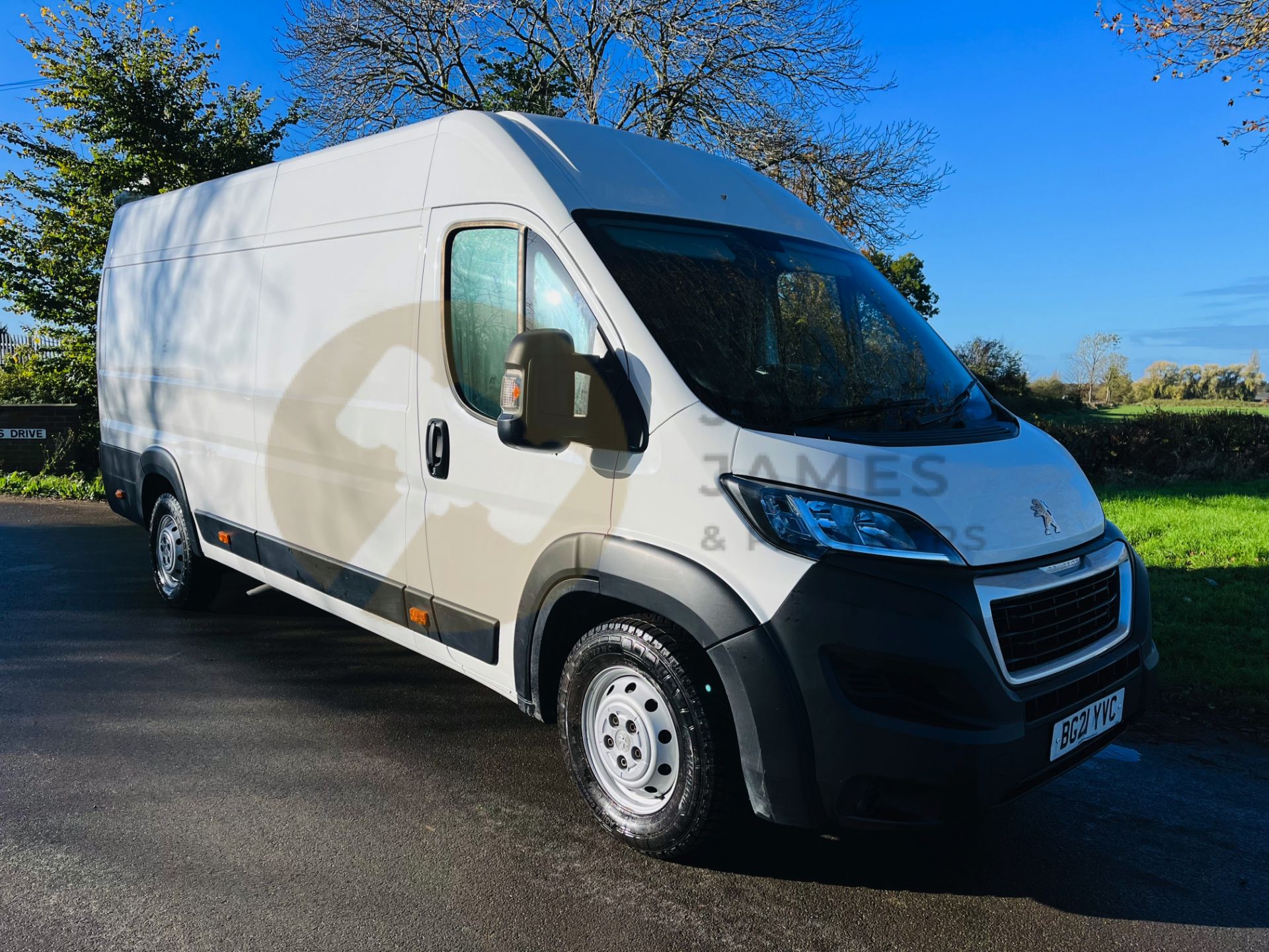 (ON SALE) PEUGEOT BOXER 2.2 BLUE-HDI "PROFESSIONAL" LWB MAXI 435 (2021 MODEL) SAT NAV (AIR CON) - Image 3 of 22