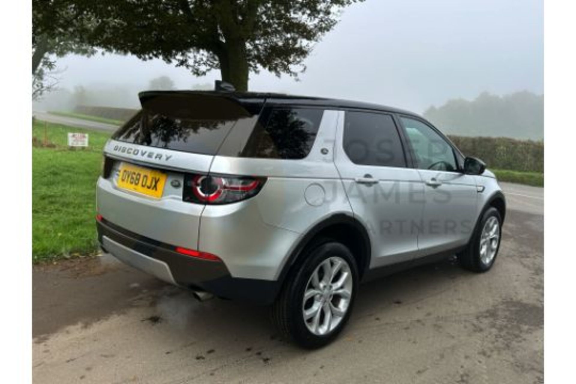 (ON SALE) LANDROVER DISCOVERY SPORT "HSE" EDITION 2.0 TD4 (180) AUTOMATIC - 68 REG - PAN ROOF - Image 11 of 51