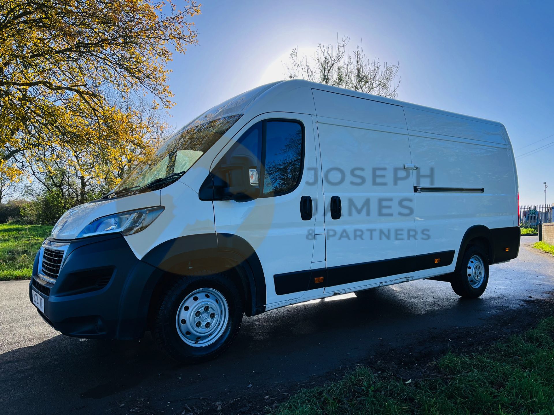 (ON SALE) PEUGEOT BOXER 2.2 BLUE-HDI "PROFESSIONAL" LWB MAXI 435 (2021 MODEL) SAT NAV (AIR CON) - Image 6 of 22