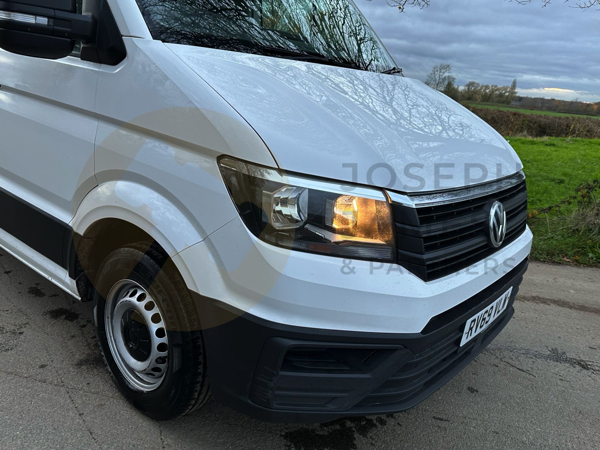 (ON SALE) VOLKSWAGEN CRAFTER CR35 *LUTON / BOX VAN* (2020 - EURO 6) 2.0 TDI - 6 SPEED *TAIL-LIFT* - Image 15 of 38