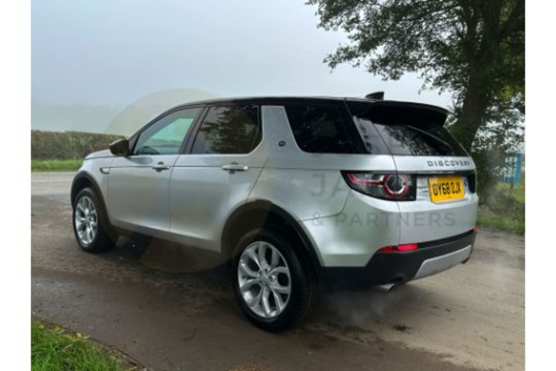 (ON SALE) LANDROVER DISCOVERY SPORT "HSE" EDITION 2.0 TD4 (180) AUTOMATIC - 68 REG - PAN ROOF - Image 9 of 51