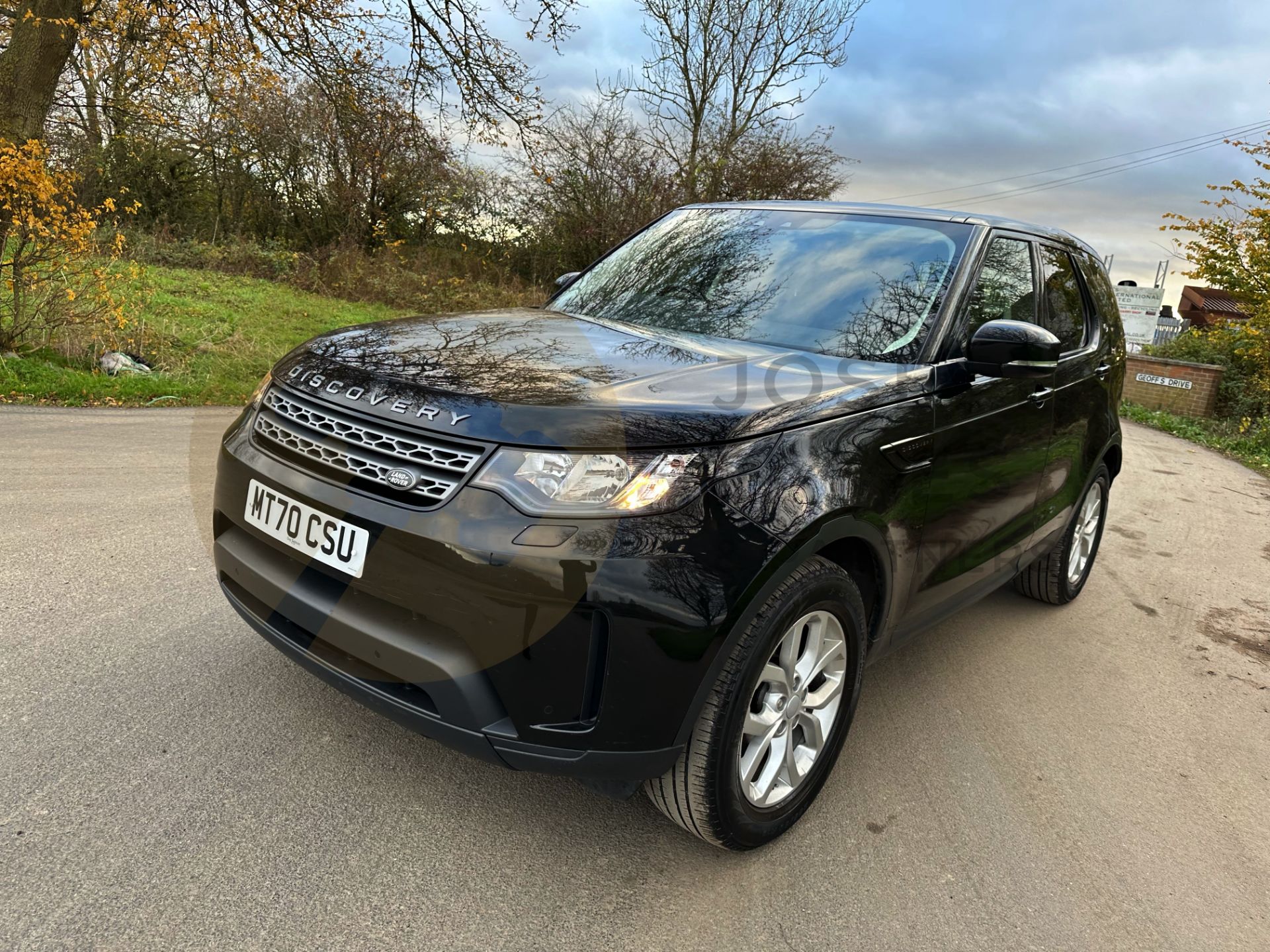 LAND ROVER DISCOVERY 5 *ALL NEW MODEL* (2021 - EURO 6) 8 SPEED AUTO (1 OWNER) *ONLY 19,000 MILES* - Image 5 of 50