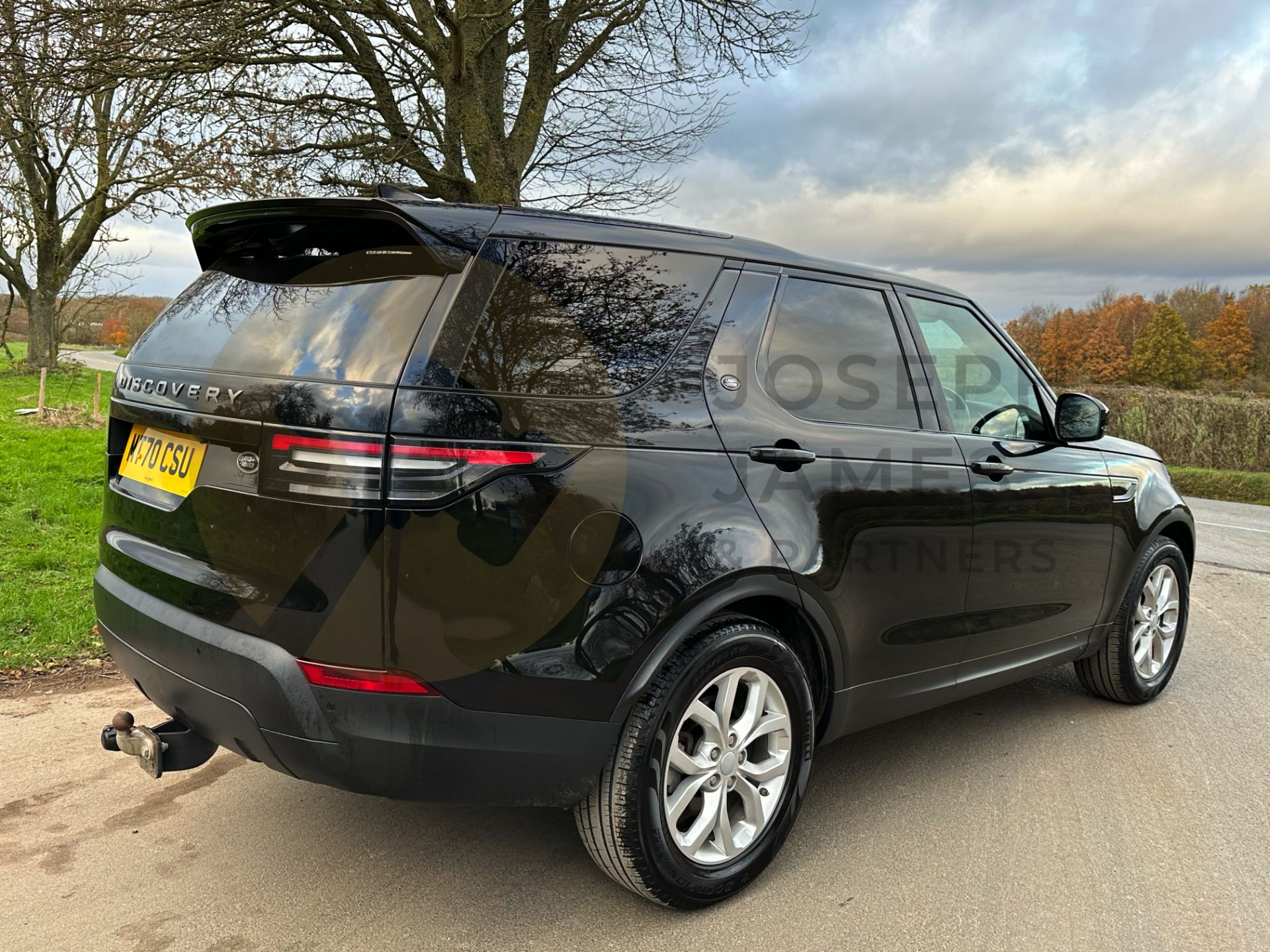 LAND ROVER DISCOVERY 5 *ALL NEW MODEL* (2021 - EURO 6) 8 SPEED AUTO (1 OWNER) *ONLY 19,000 MILES* - Image 12 of 50