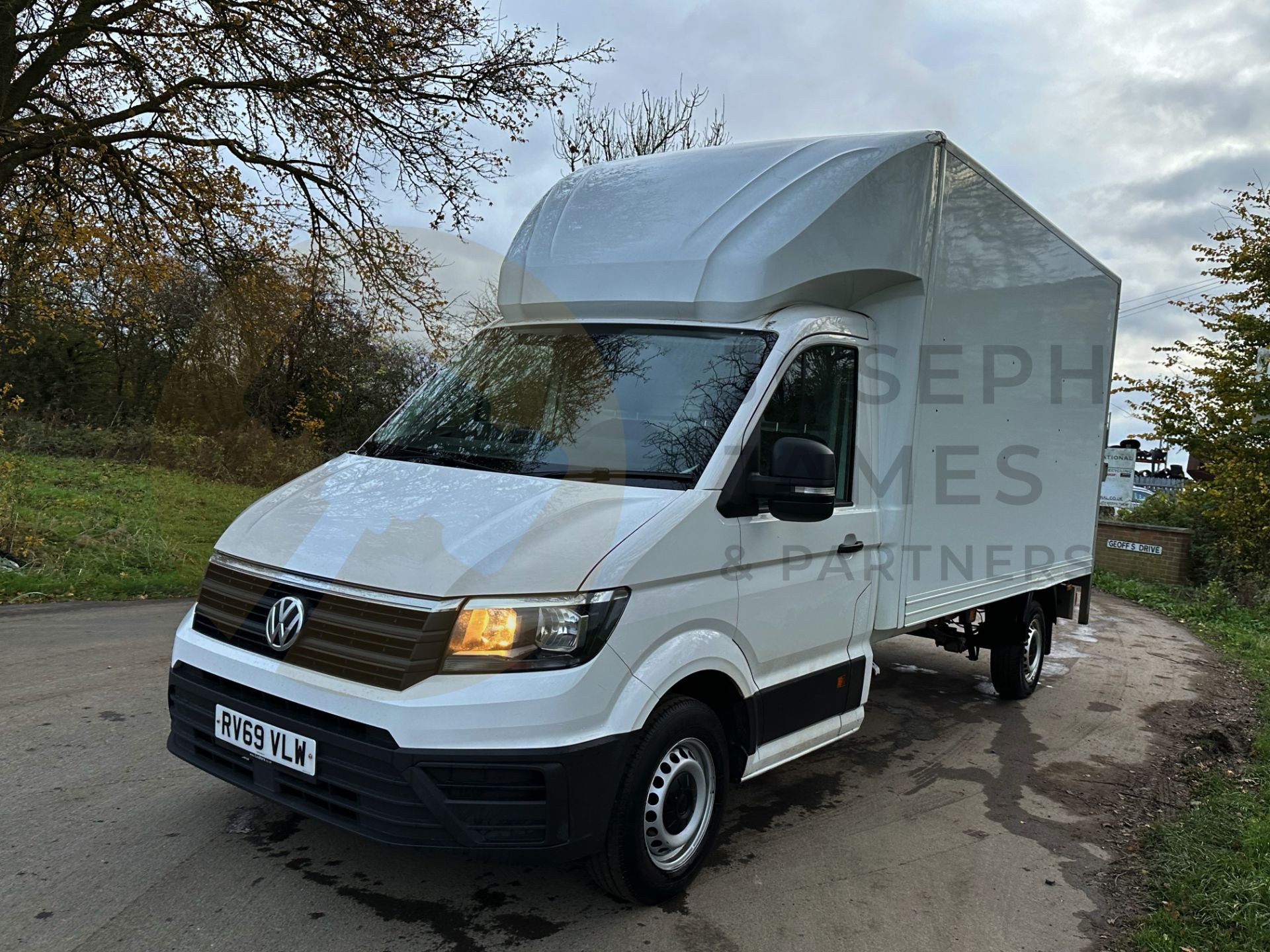 (ON SALE) VOLKSWAGEN CRAFTER CR35 *LUTON / BOX VAN* (2020 - EURO 6) 2.0 TDI - 6 SPEED *TAIL-LIFT* - Image 5 of 38