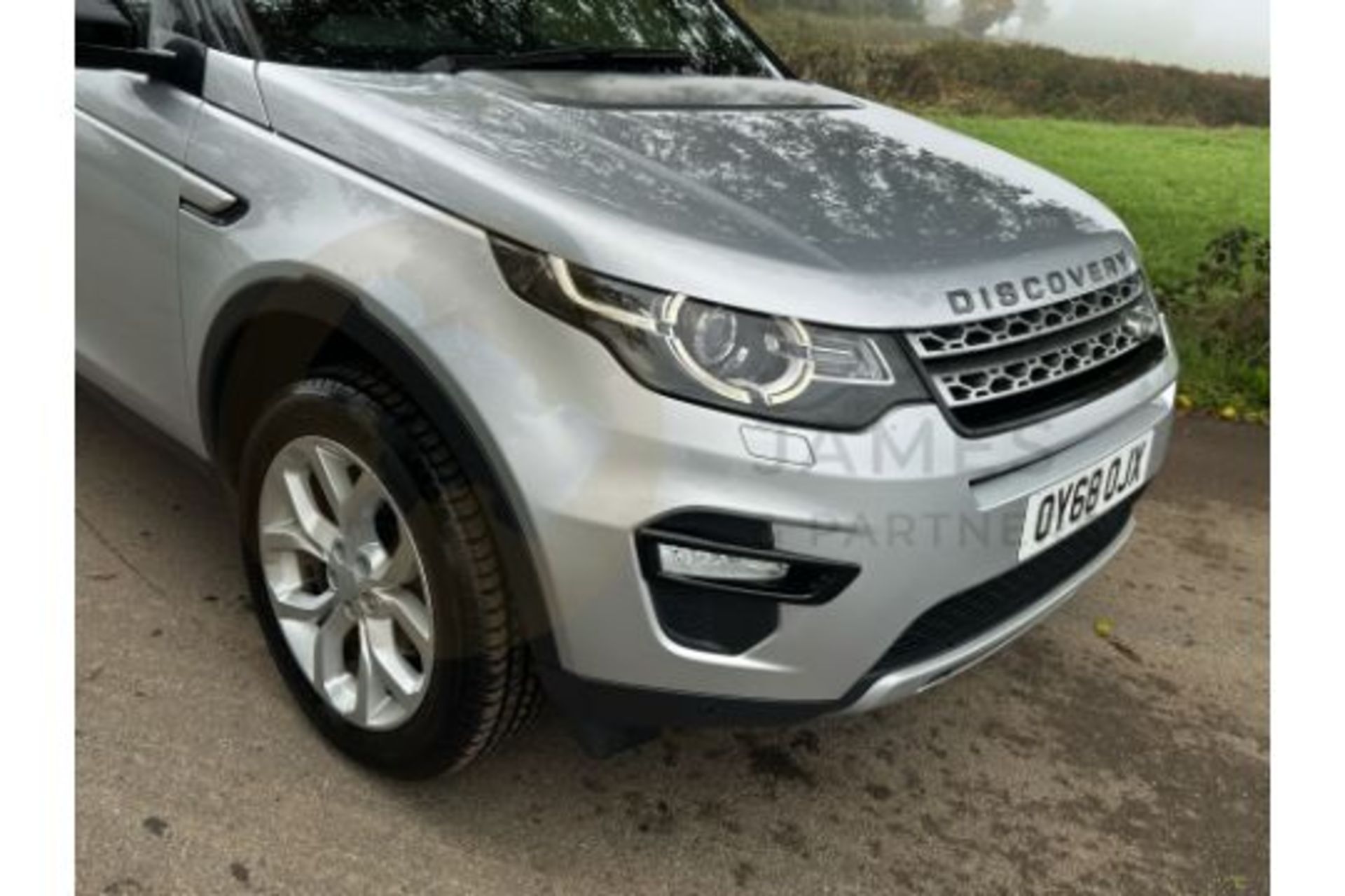 (ON SALE) LANDROVER DISCOVERY SPORT "HSE" EDITION 2.0 TD4 (180) AUTOMATIC - 68 REG - PAN ROOF - Image 14 of 51