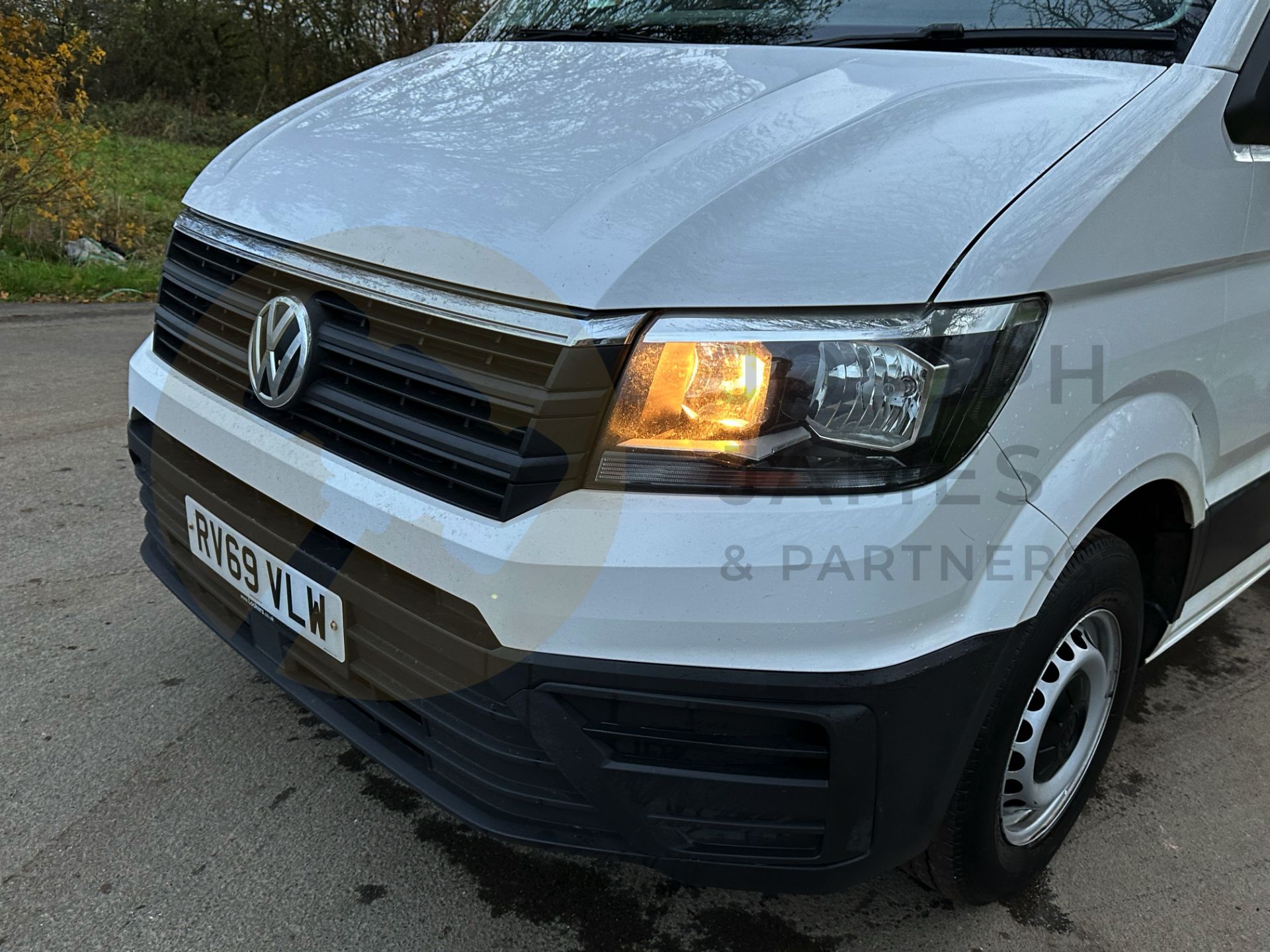 (ON SALE) VOLKSWAGEN CRAFTER CR35 *LUTON / BOX VAN* (2020 - EURO 6) 2.0 TDI - 6 SPEED *TAIL-LIFT* - Image 16 of 38