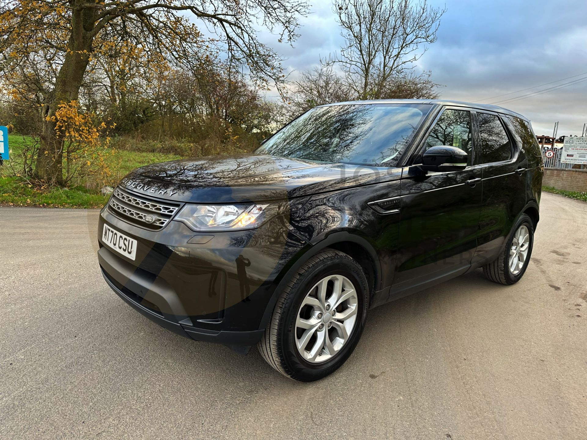 LAND ROVER DISCOVERY 5 *ALL NEW MODEL* (2021 - EURO 6) 8 SPEED AUTO (1 OWNER) *ONLY 19,000 MILES* - Image 6 of 50