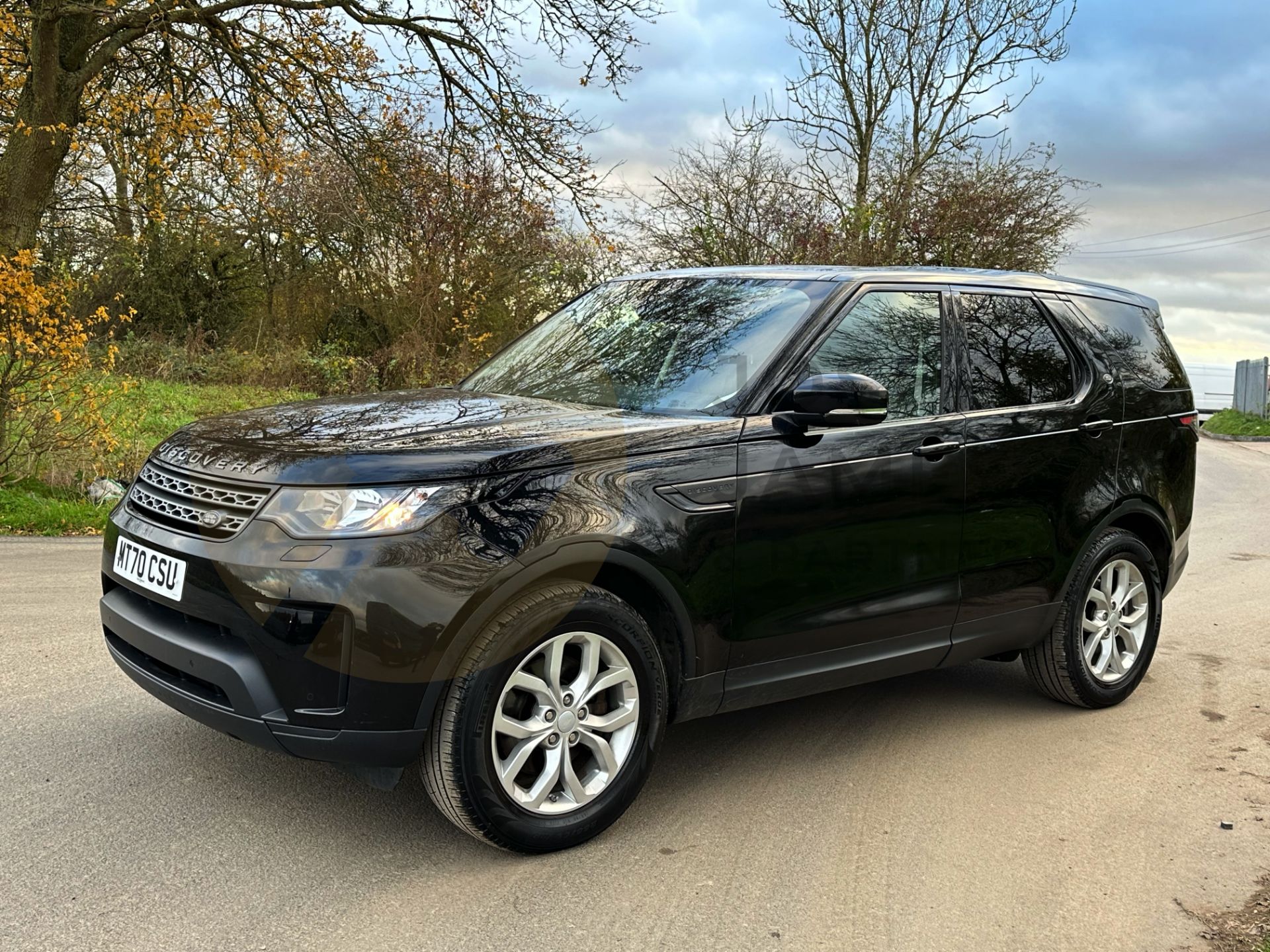 LAND ROVER DISCOVERY 5 *ALL NEW MODEL* (2021 - EURO 6) 8 SPEED AUTO (1 OWNER) *ONLY 19,000 MILES* - Image 7 of 50