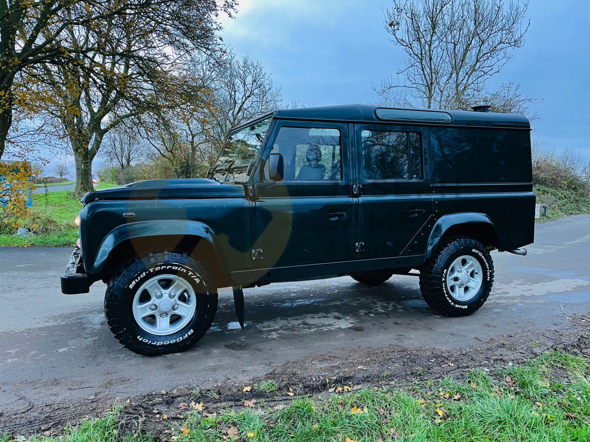 (ON SALE) LAND ROVER DEFENDER 110 2.2TDCI "COUNTY-UTILITY WAGON" (2016 MODEL) 37000 MILES LR HISTORY - Image 7 of 24