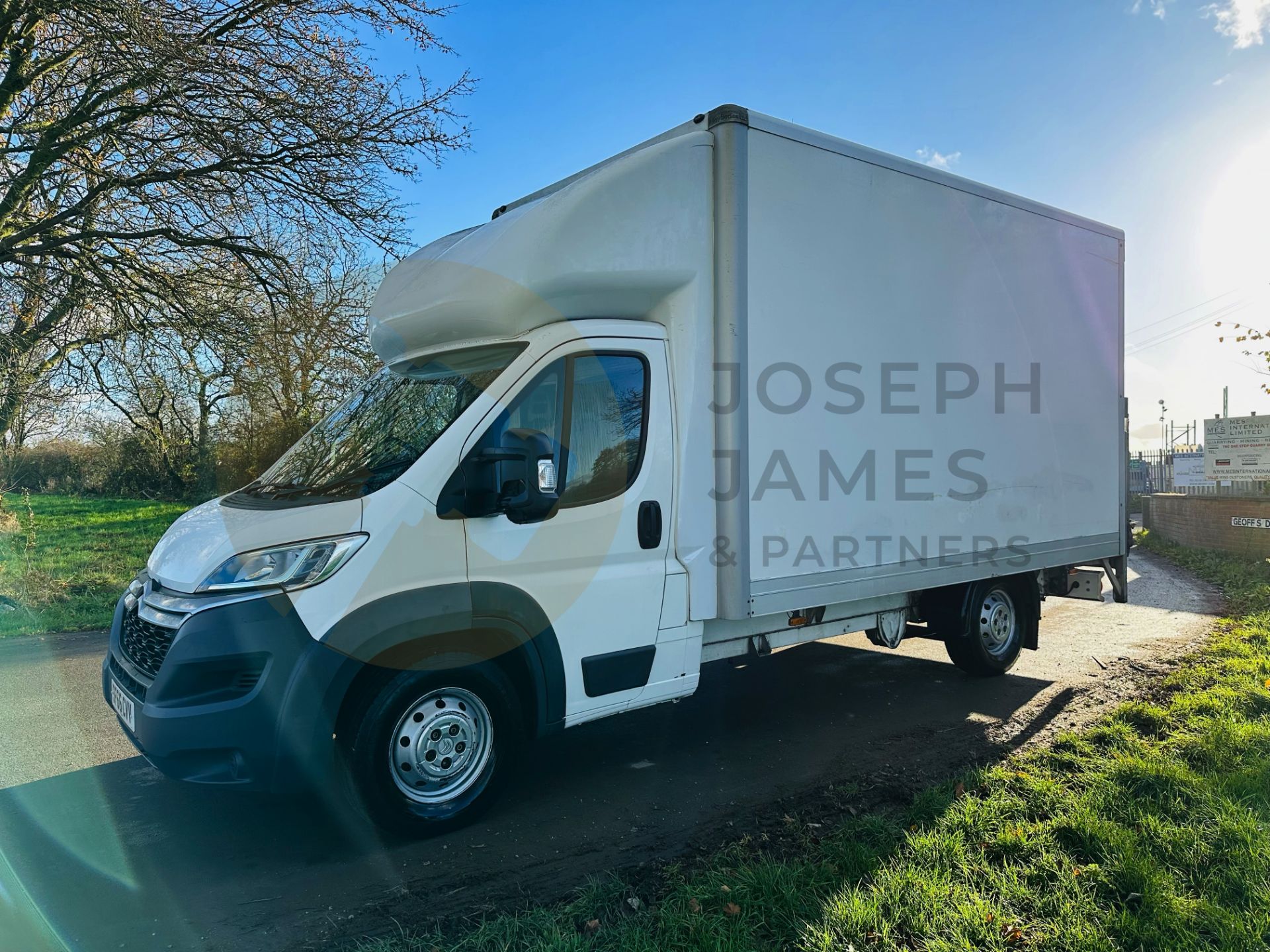 CITROEN RELAY - LUTON BOX / VAN WITH TAIL LIFT - 2017 MODEL - ONLY 39K MILES - ULEZ COMPLAINT!!! - Image 5 of 28