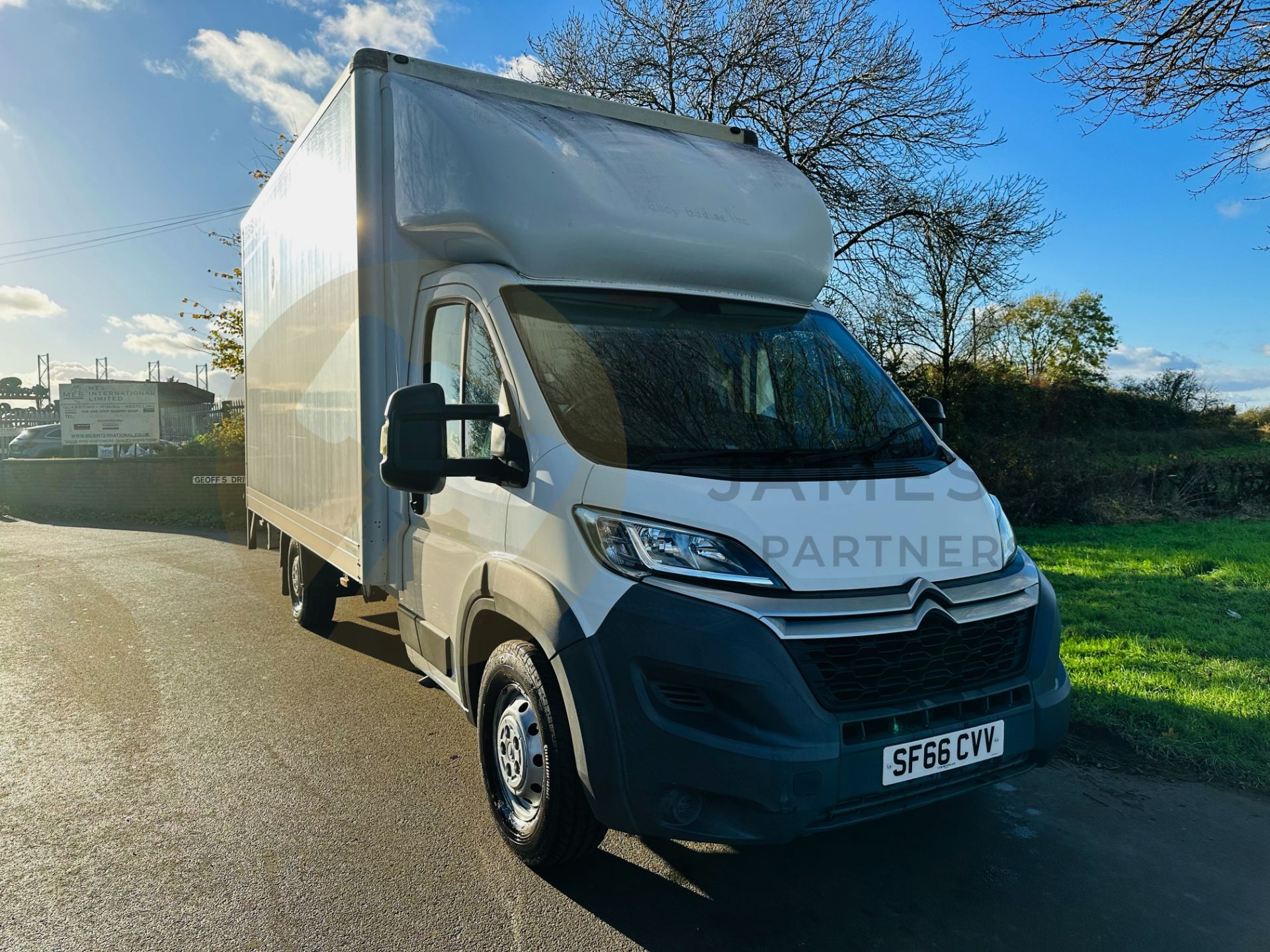 CITROEN RELAY - LUTON BOX / VAN WITH TAIL LIFT - 2017 MODEL - ONLY 39K MILES - ULEZ COMPLAINT!!! - Image 2 of 28